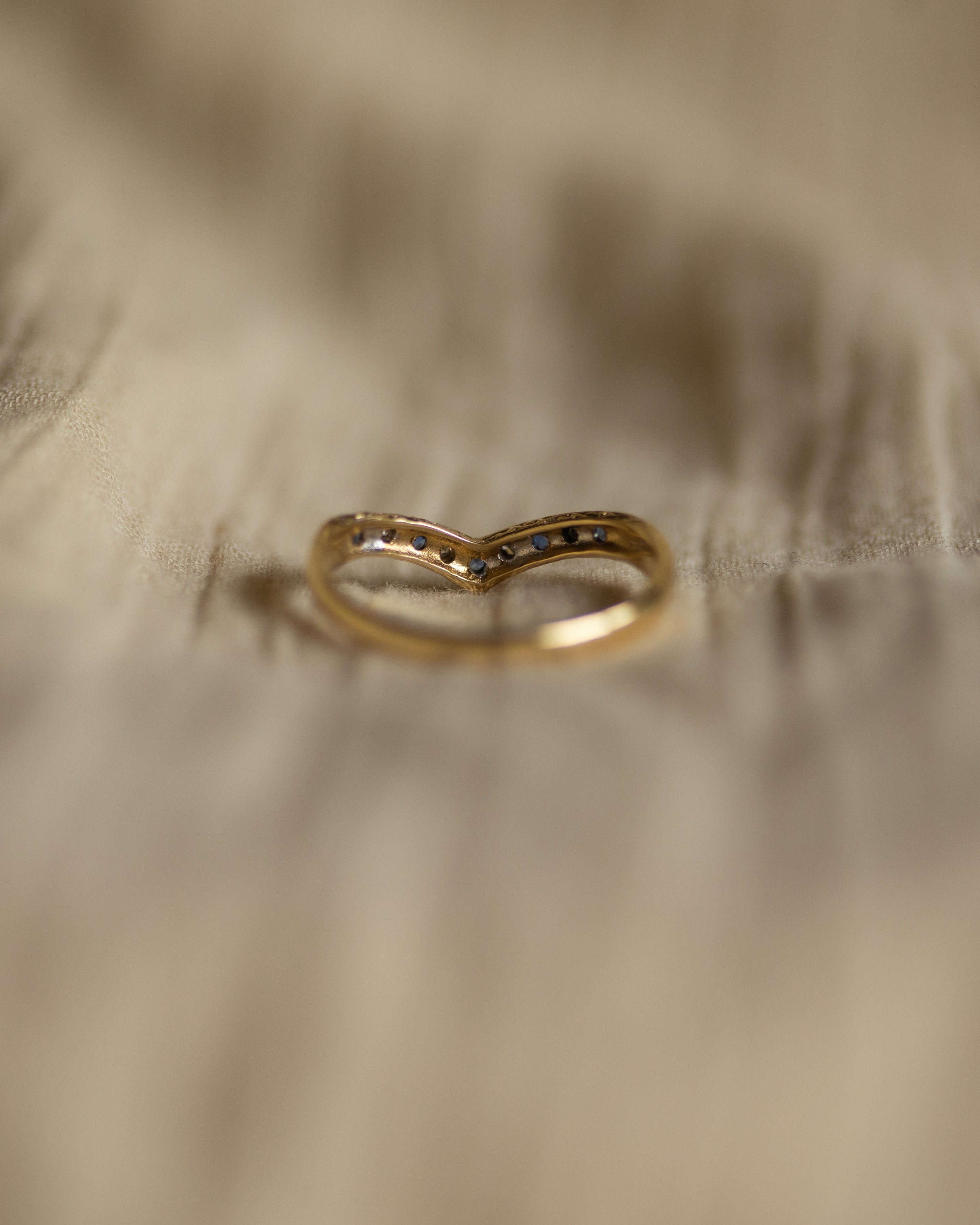 Vera Vintage 9ct Gold Sapphire & Diamond Wishbone Ring