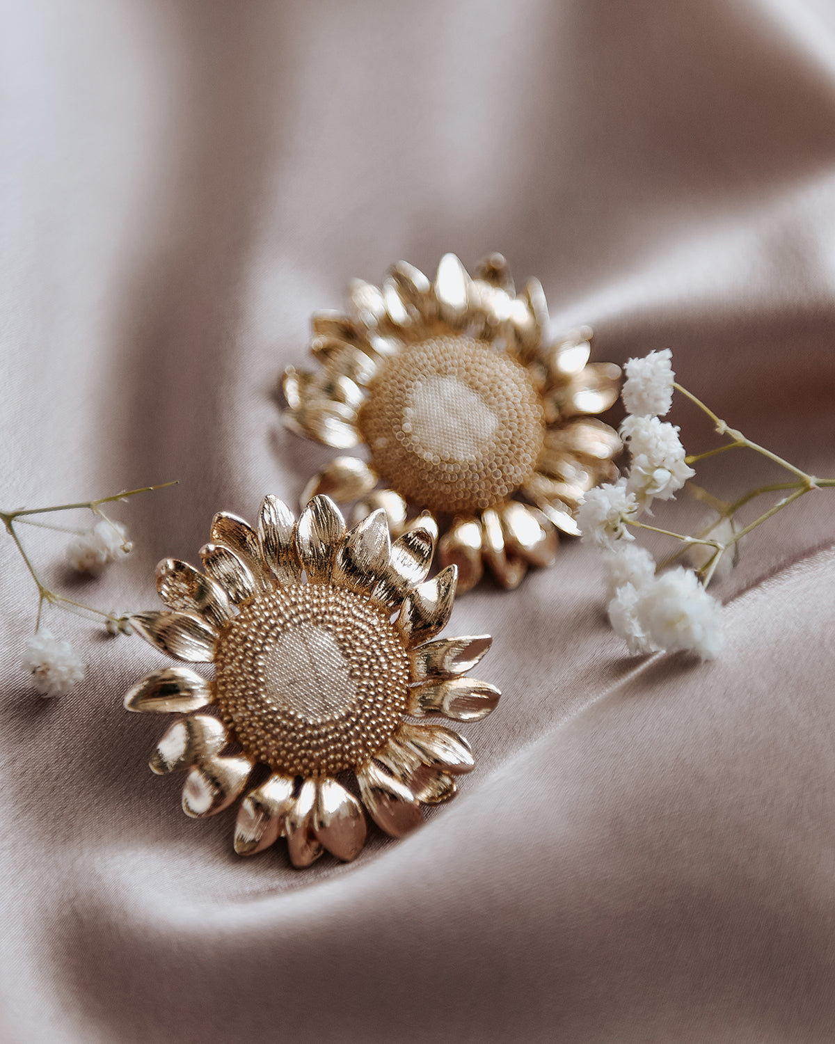 Helga Oversize Sunflower Earrings