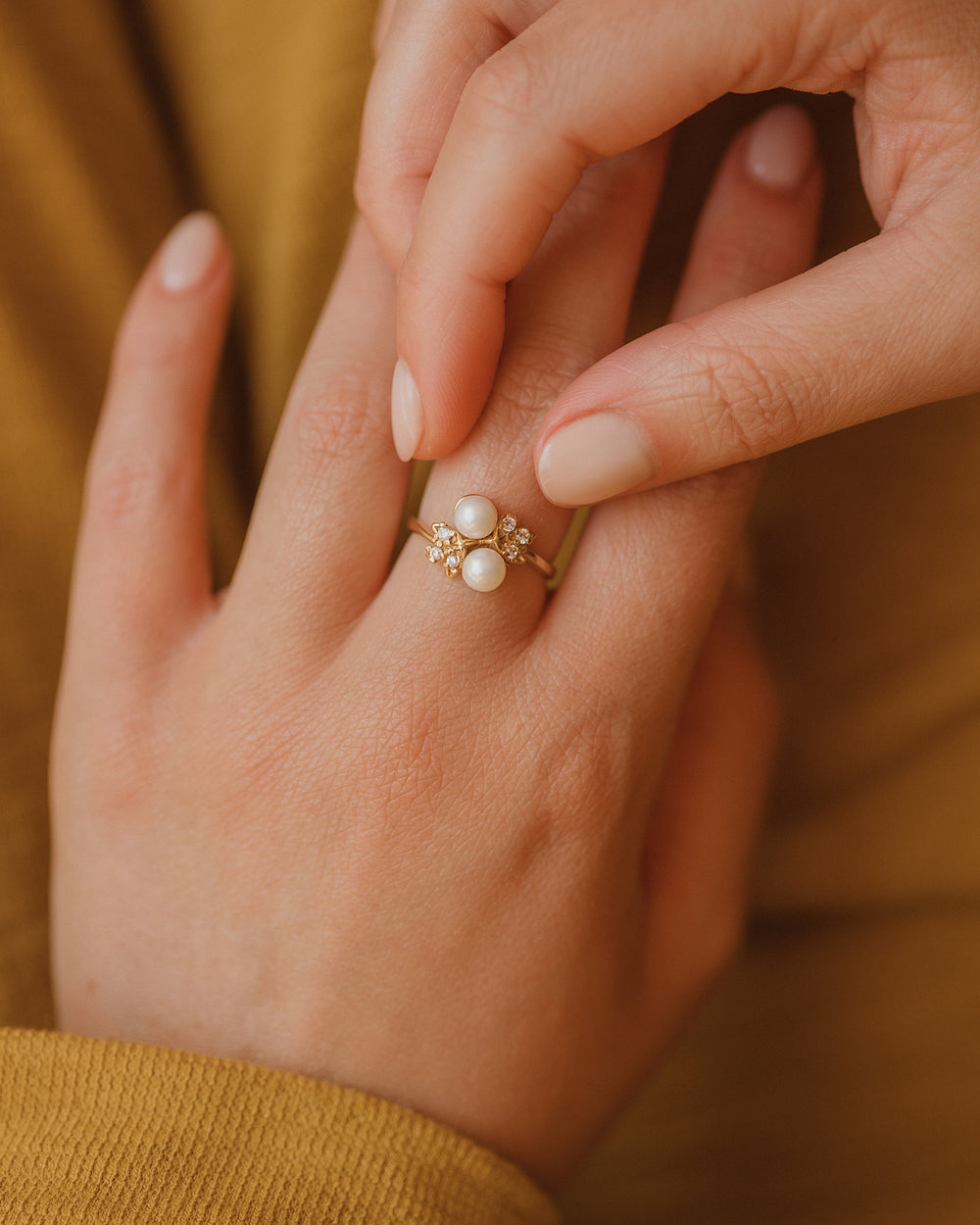 Laurel Vintage 18ct Gold Pearl & White Sapphire Ring