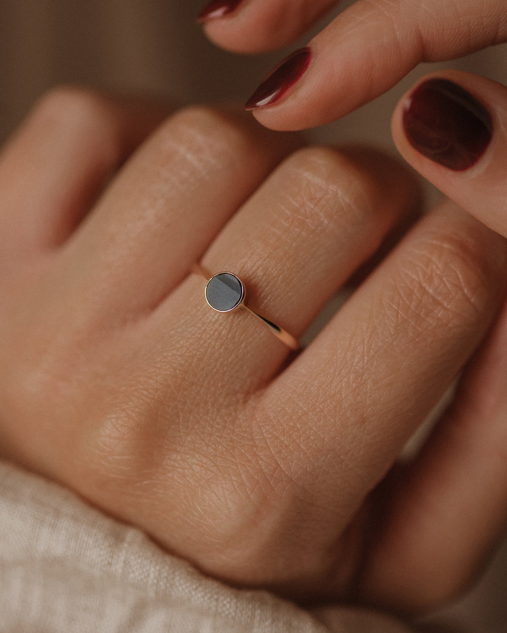 Clover Antique 9ct Gold Black Onyx Solitaire Ring