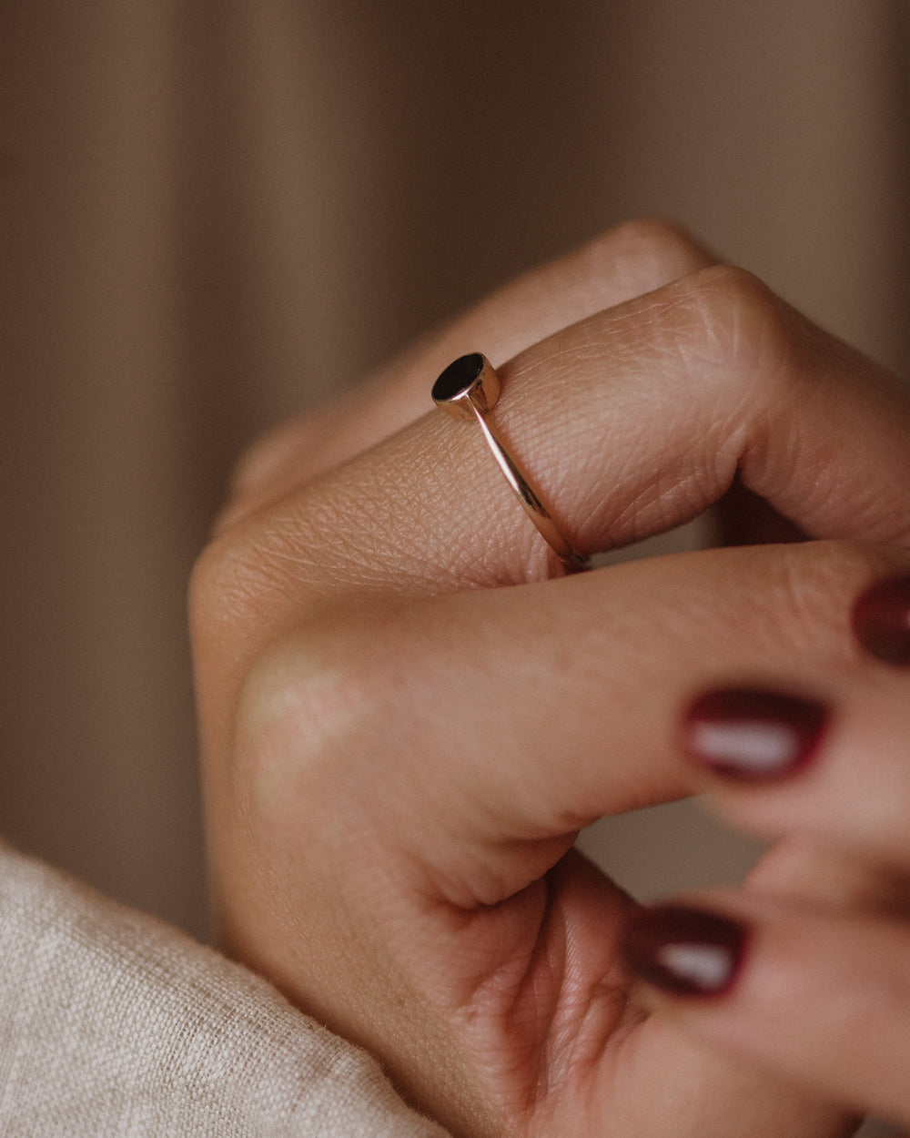 Clover Antique 9ct Gold Black Onyx Solitaire Ring