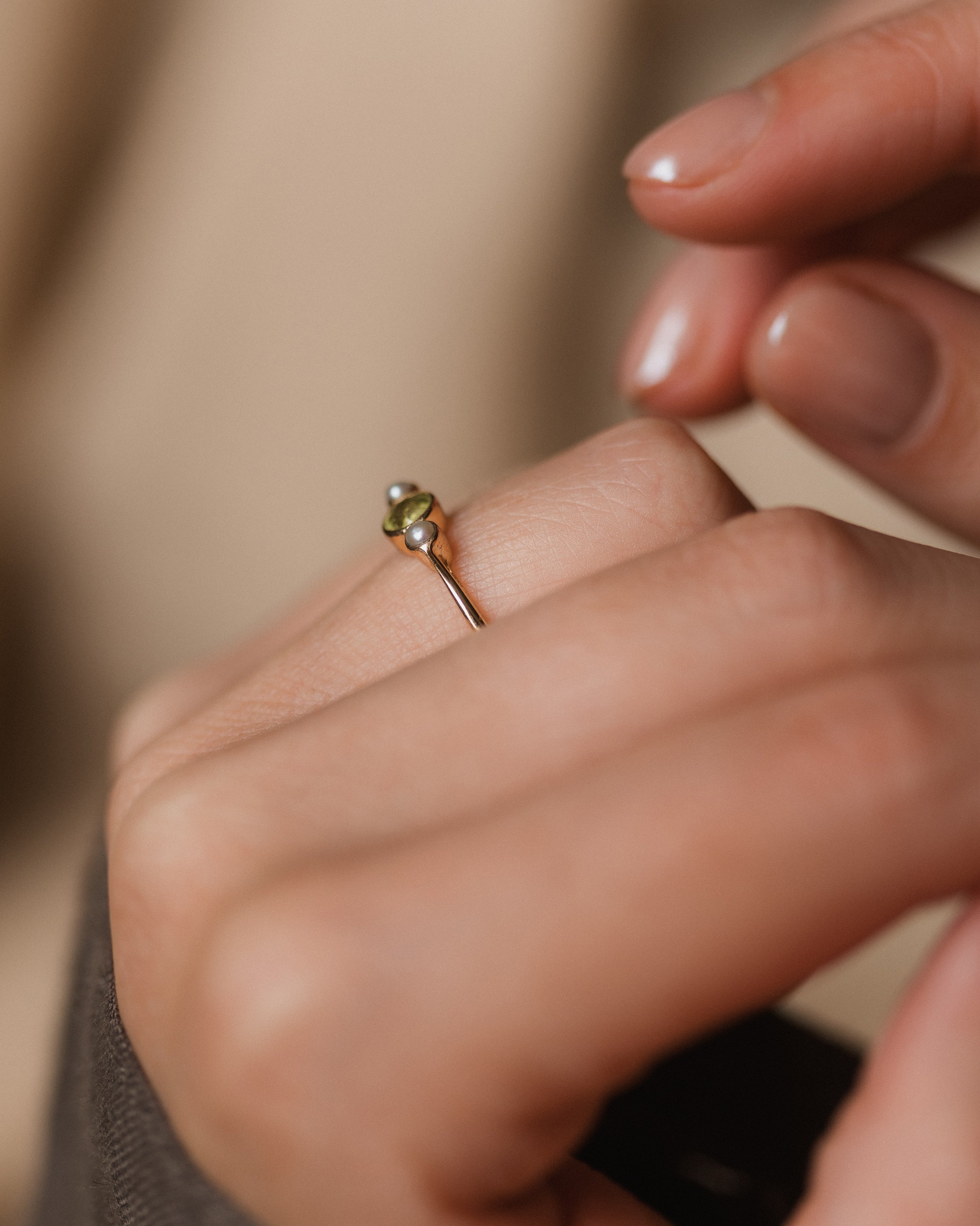 Nina Vintage 9ct Gold Peridot & Pearl Trilogy Ring