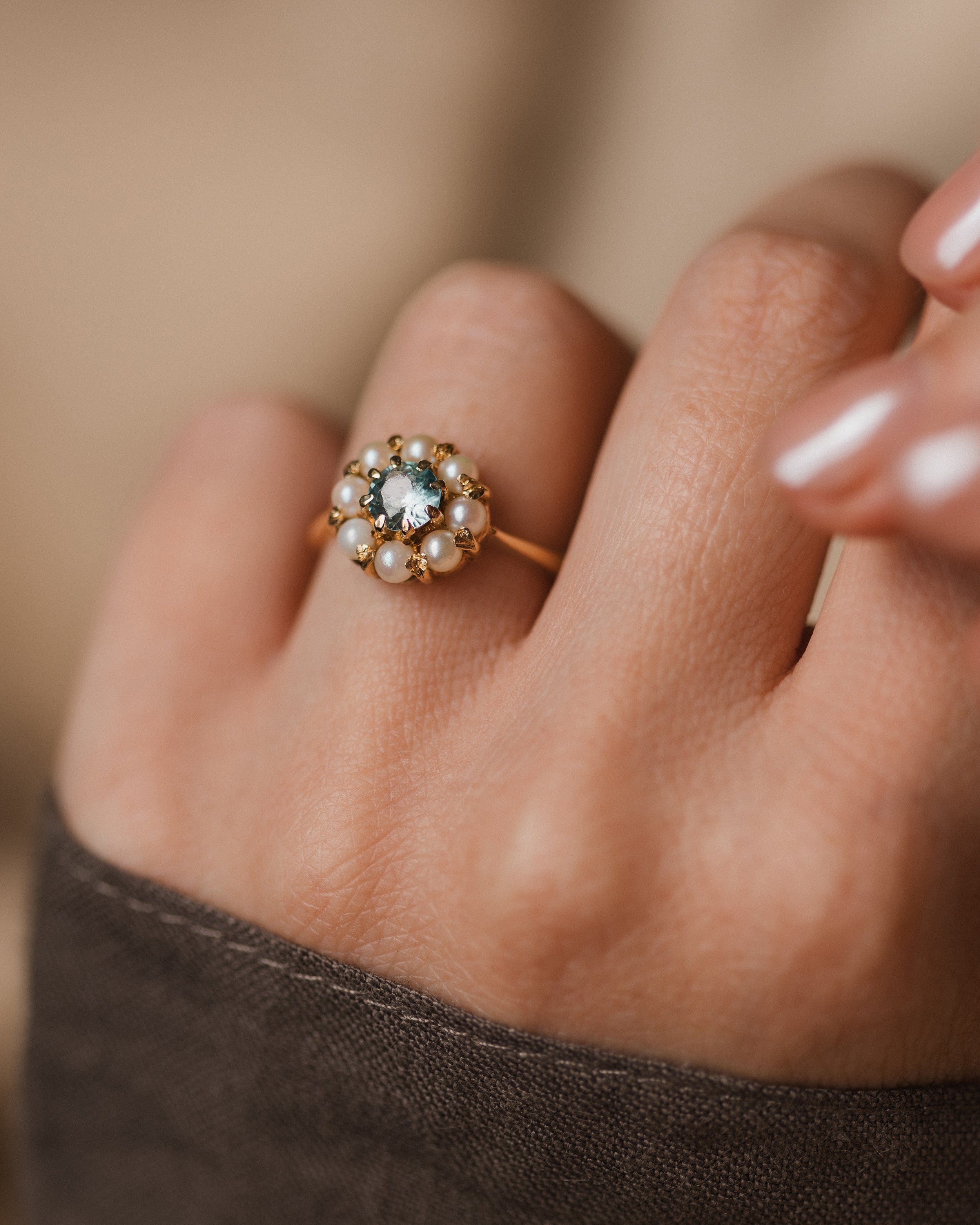Dove 1966 Vintage 9ct Gold Aquamarine & Pearl Cluster Ring
