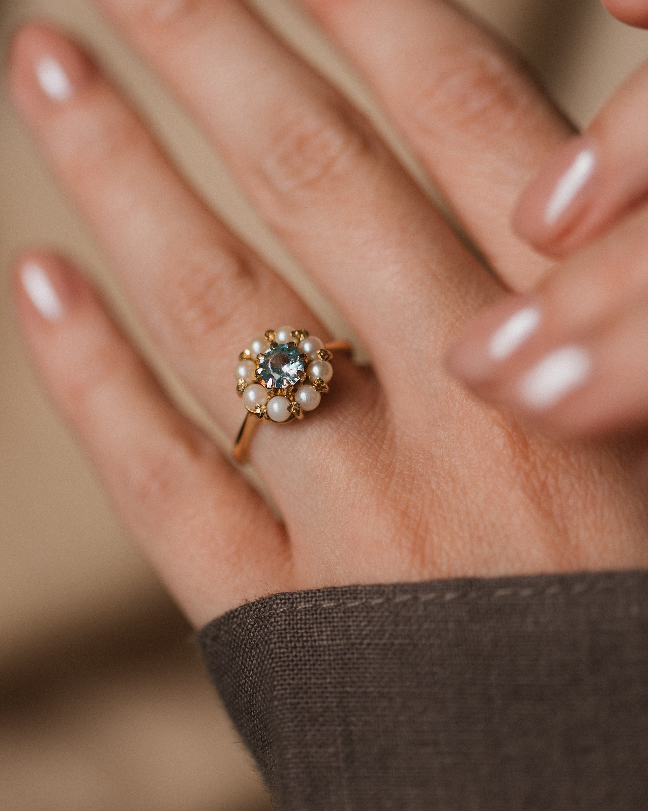 Dove 1966 Vintage 9ct Gold Aquamarine & Pearl Cluster Ring