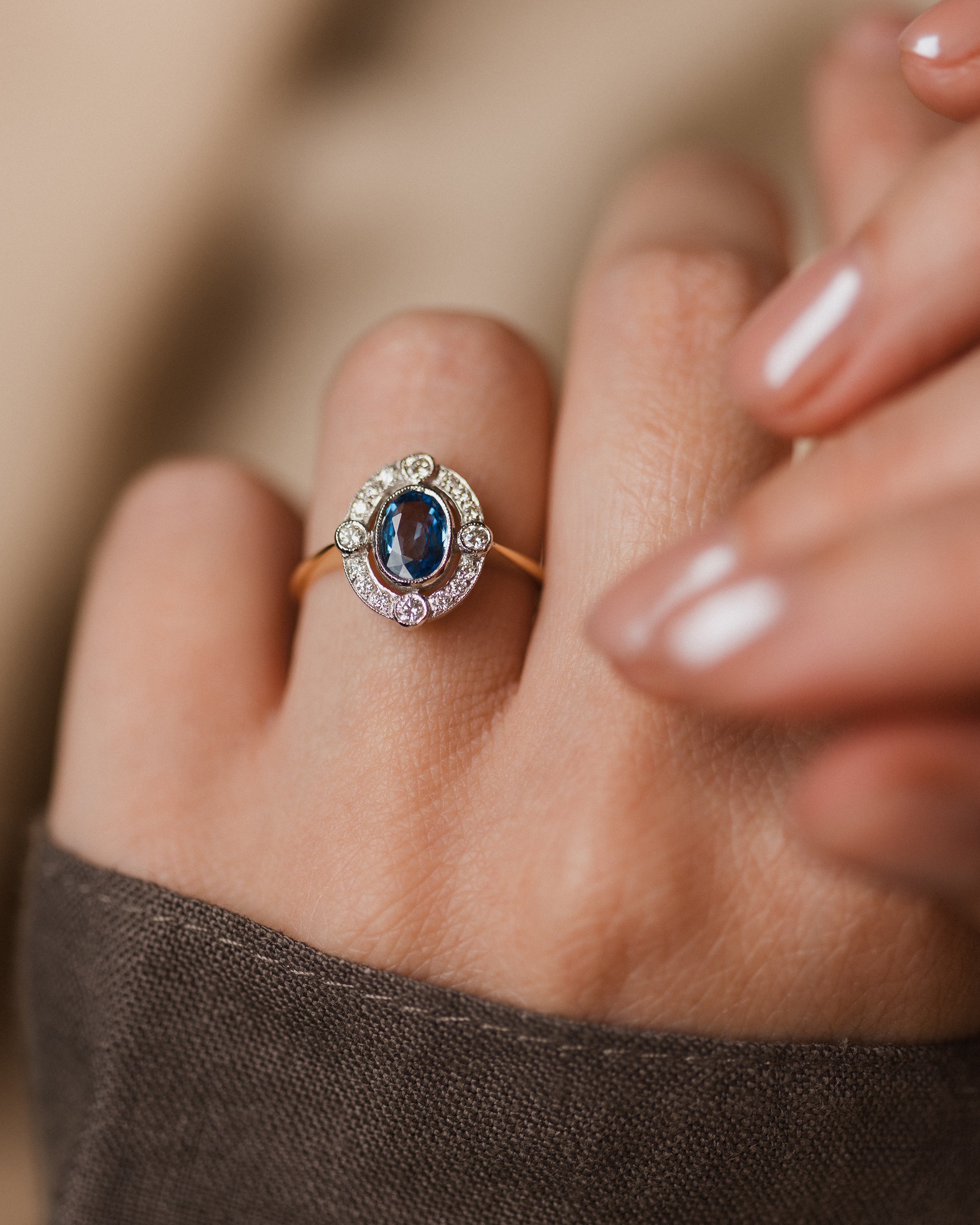 Image of Elisabeth Vintage Art Deco 18ct Gold Sapphire & Diamond Cluster Ring