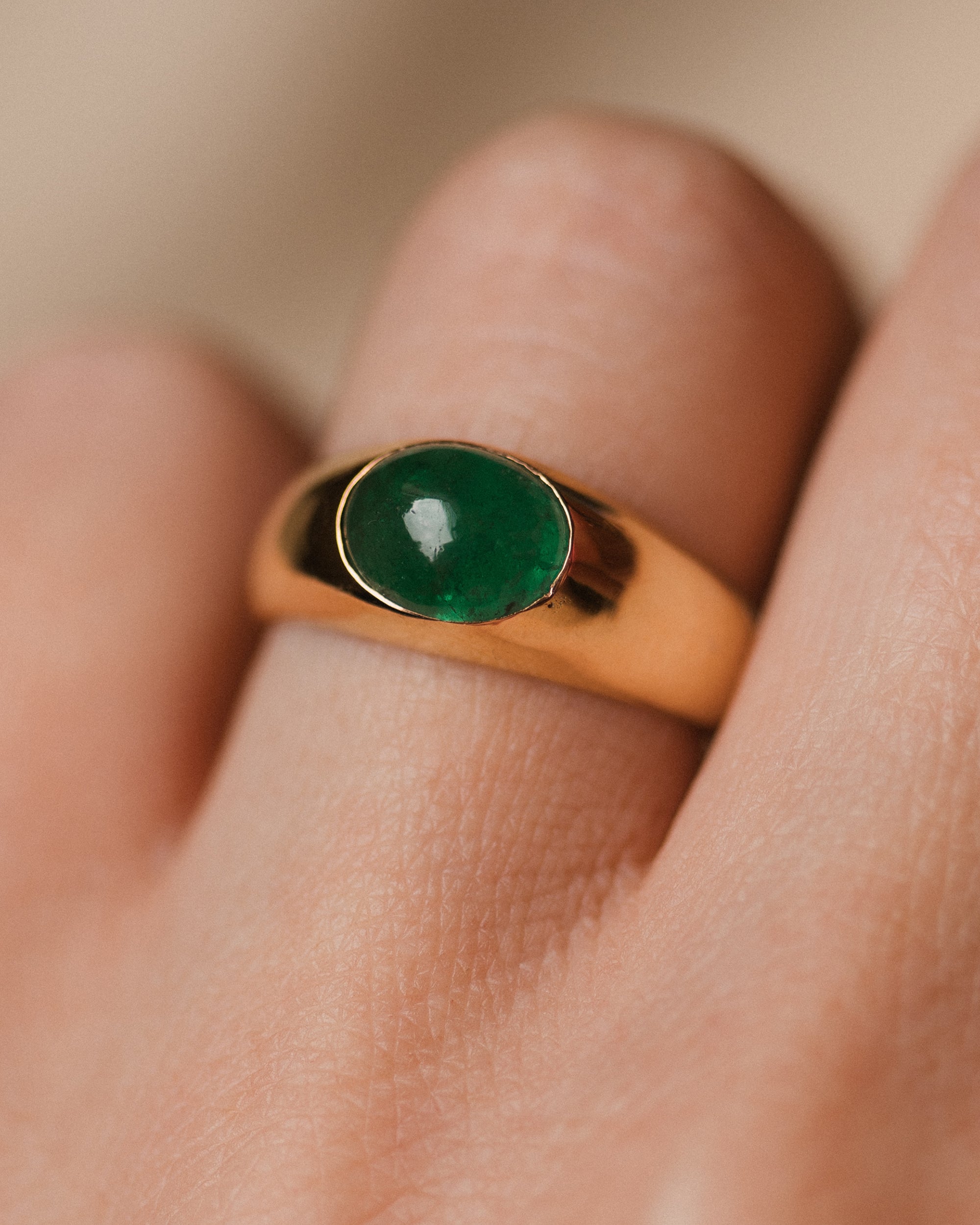 Brie Vintage 18ct Gold Emerald Single Stone Rubover Ring