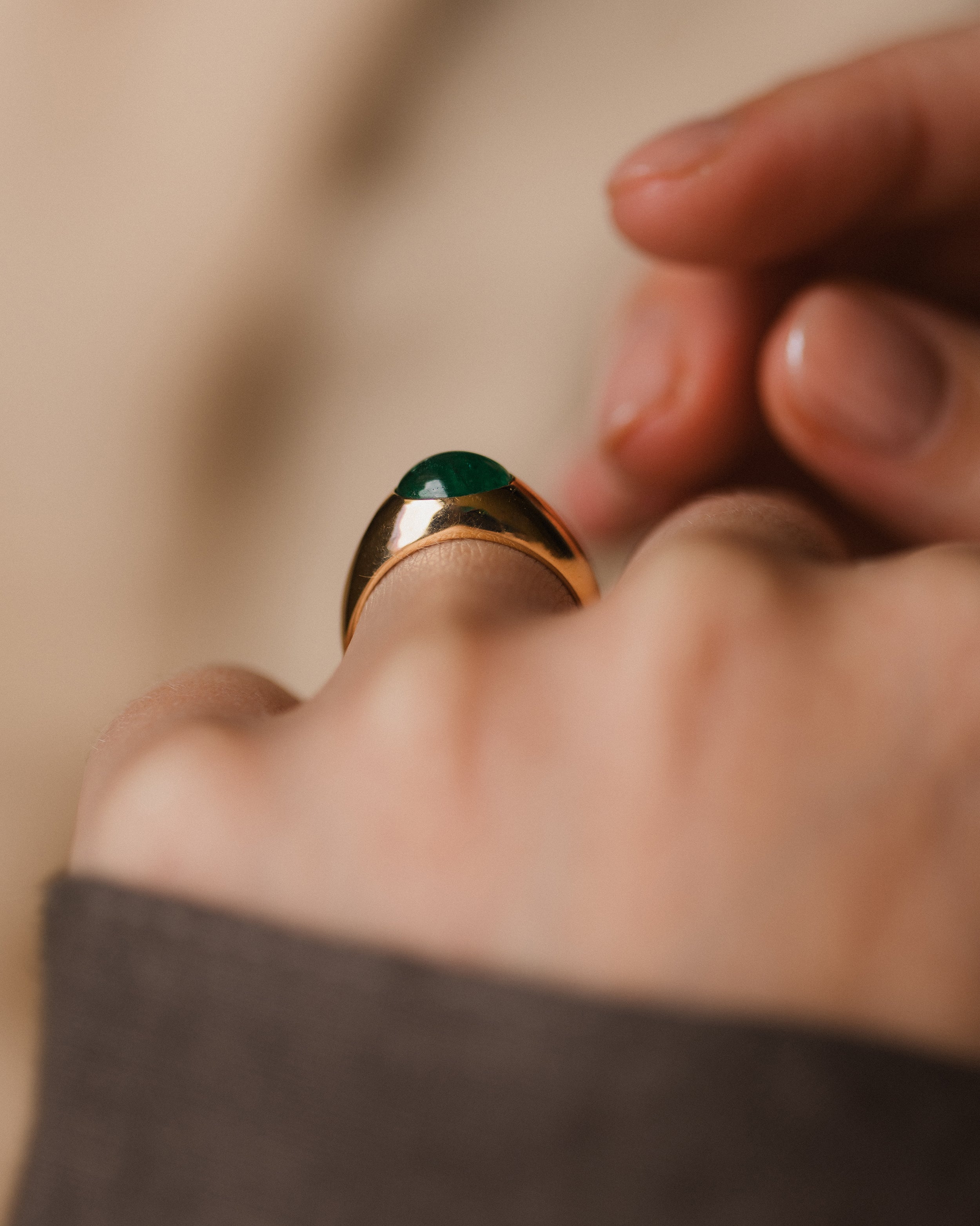 Brie Vintage 18ct Gold Emerald Single Stone Rubover Ring
