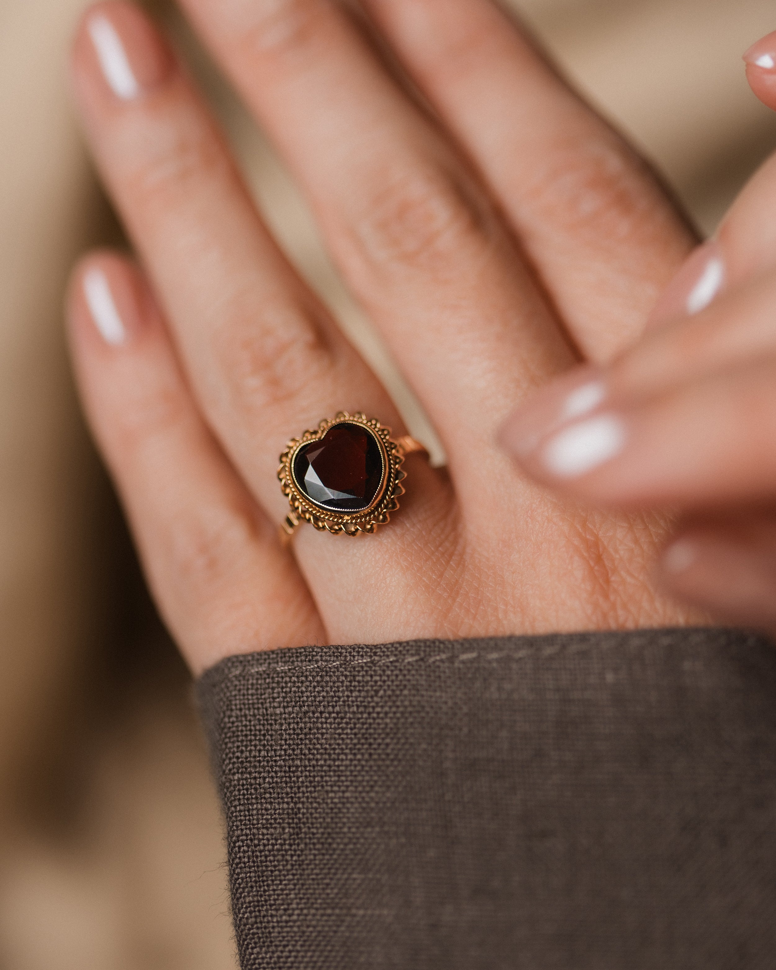 Maggie 1988 Vintage 9ct Gold Garnet Heart Ring