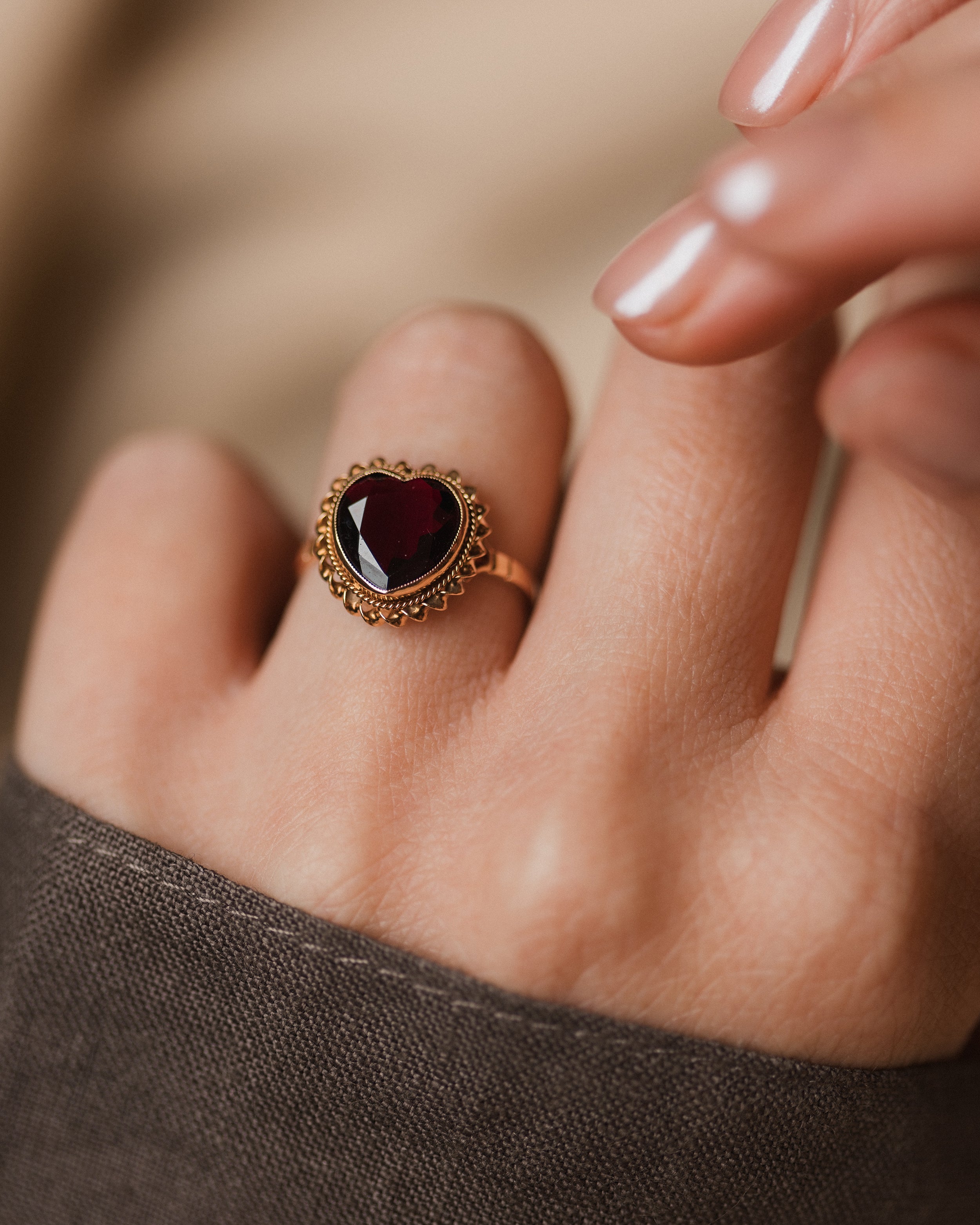 Maggie 1988 Vintage 9ct Gold Garnet Heart Ring