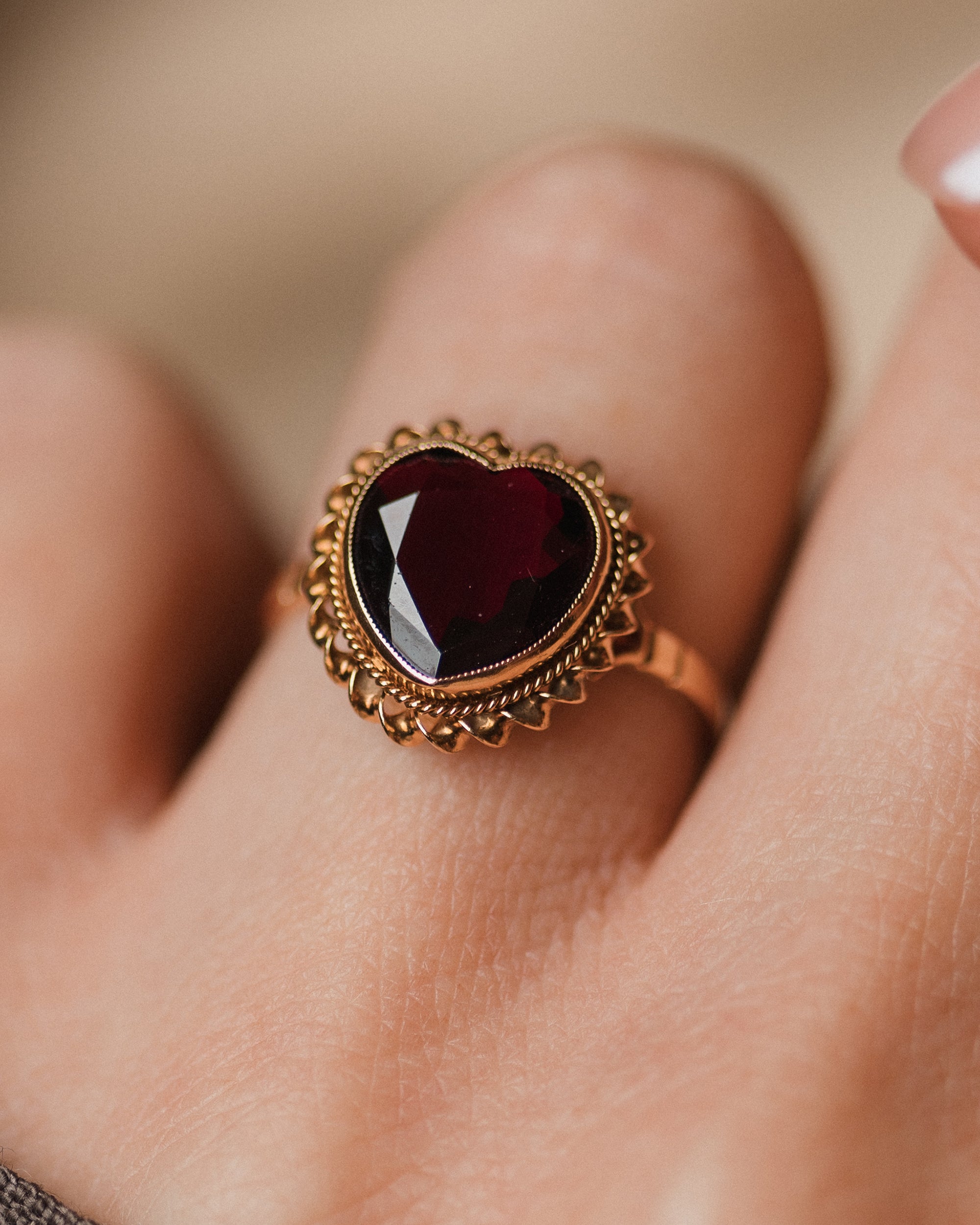 Maggie 1988 Vintage 9ct Gold Garnet Heart Ring