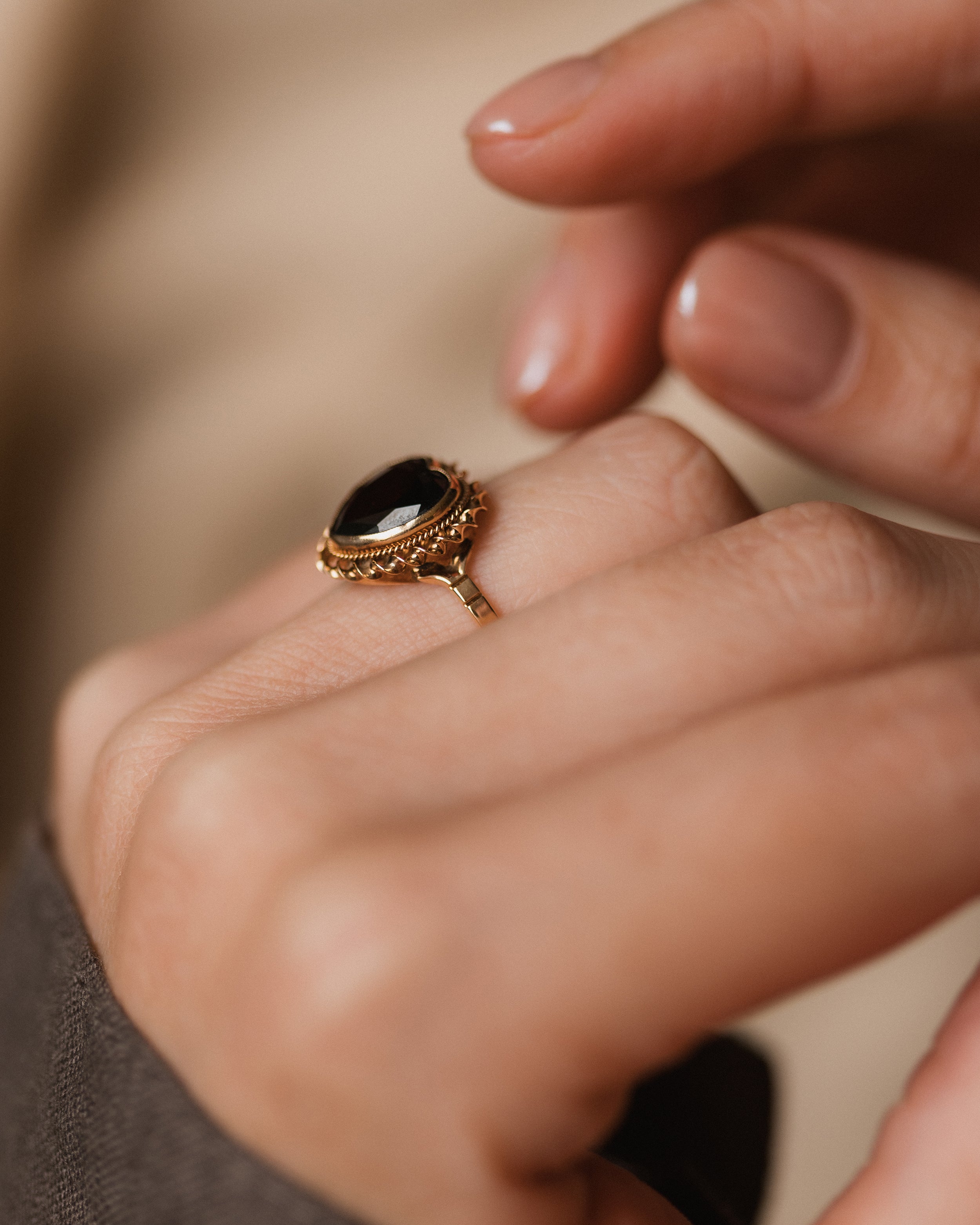 Maggie 1988 Vintage 9ct Gold Garnet Heart Ring