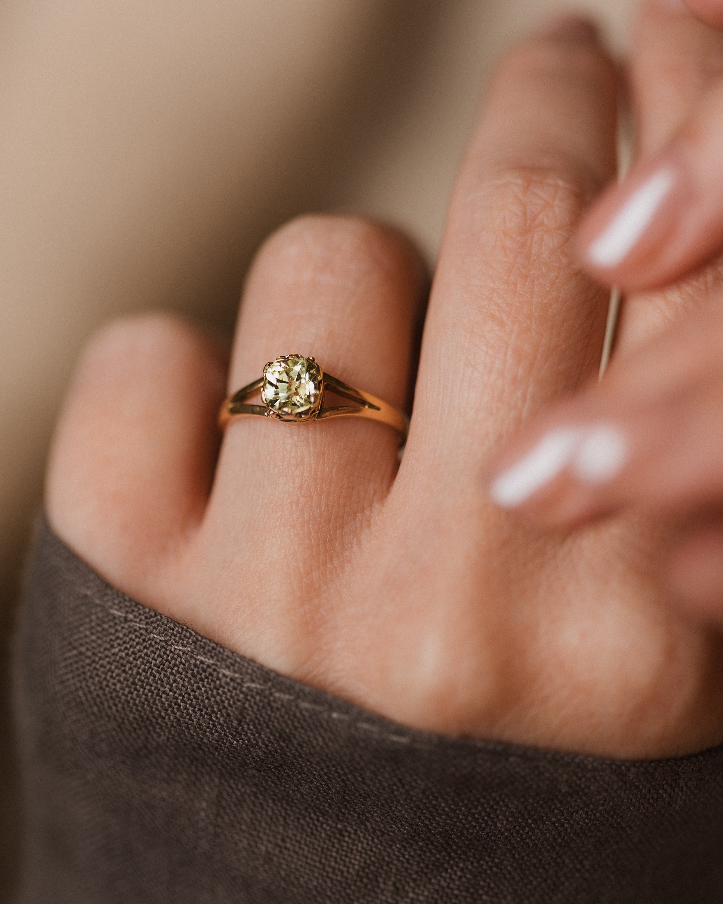 Image of Quinn 1916 Antique 18ct Gold Peridot Single Stone Ring