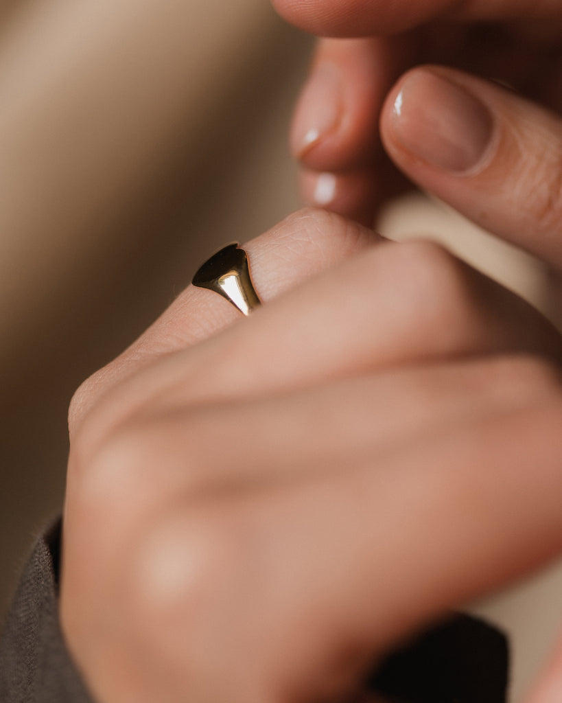 Calla 1962 Vintage 9ct Gold Heart Signet Ring