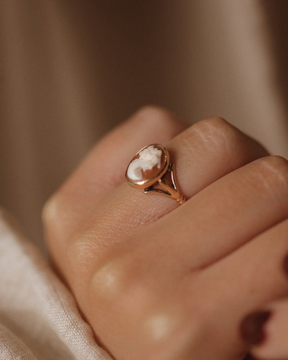 Ivy 1975 Vintage 9ct Gold Cameo Ring