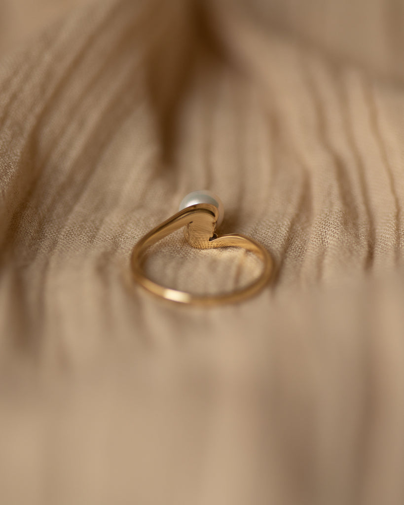 Claudette 1989 Vintage 9ct Gold Pearl Crossover Ring