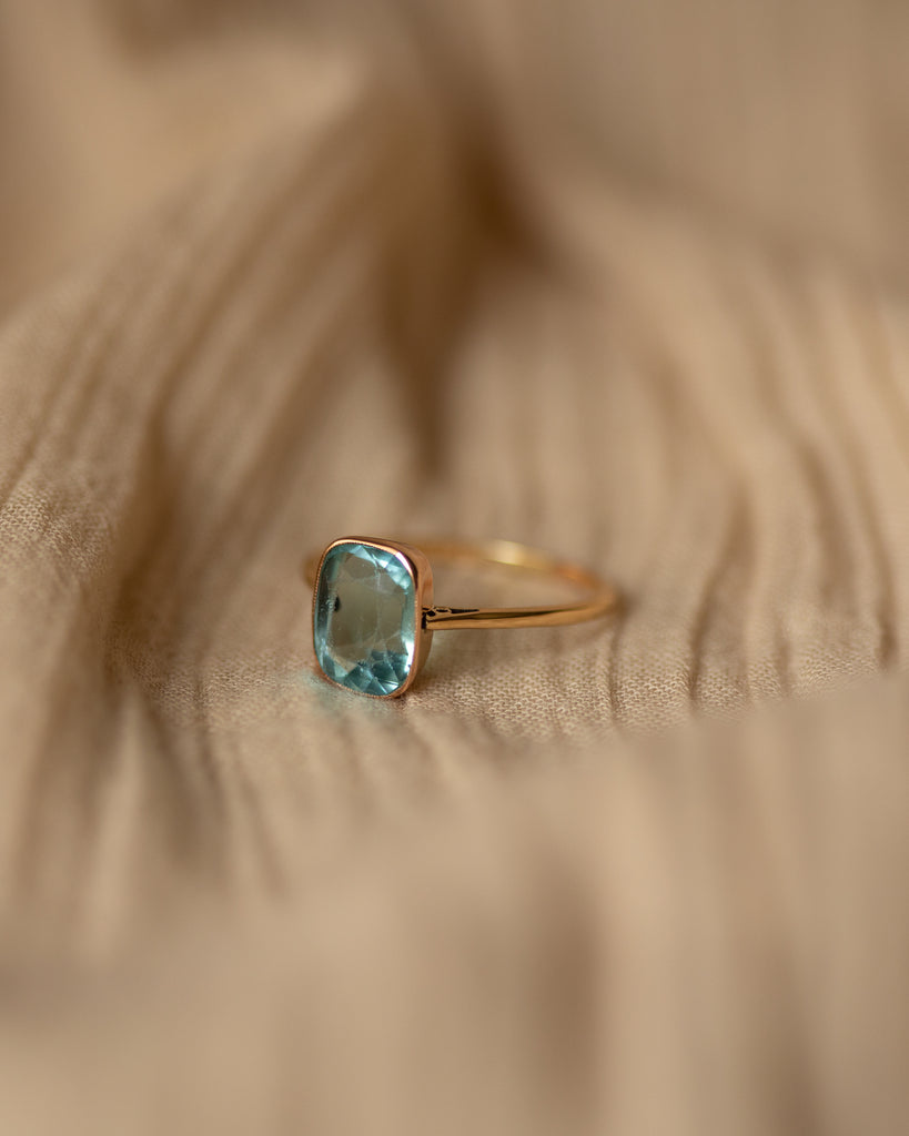 Hannah Vintage 9ct Gold Blue Paste Solitaire Ring