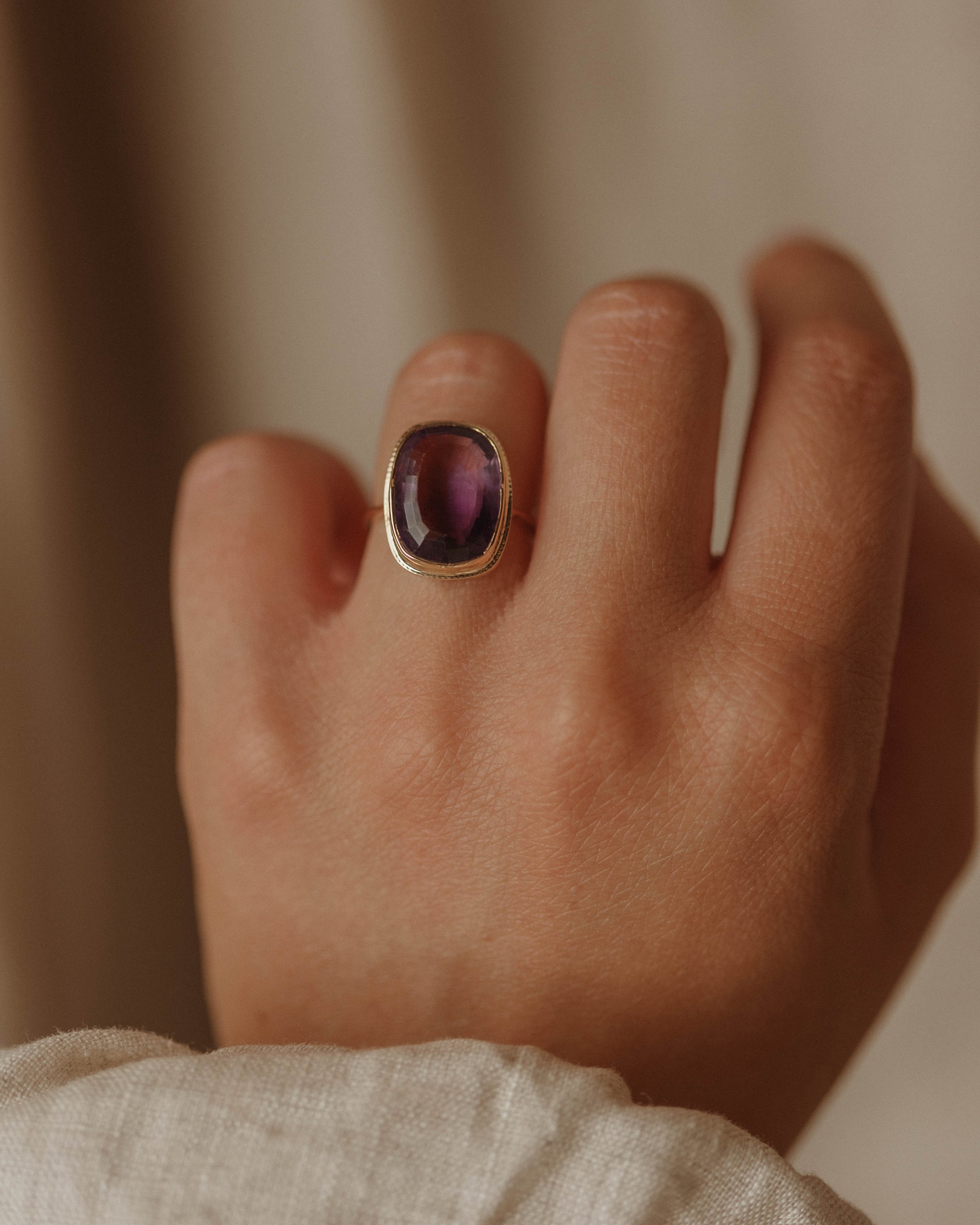 Image of Saoirse 1977 9ct Gold Amethyst Ring