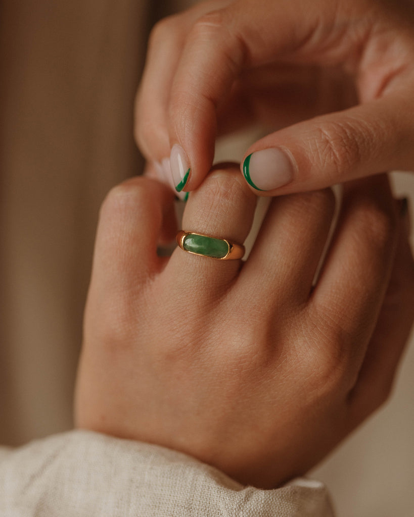 Augusta Vintage 22ct Gold Jade Saddle Ring