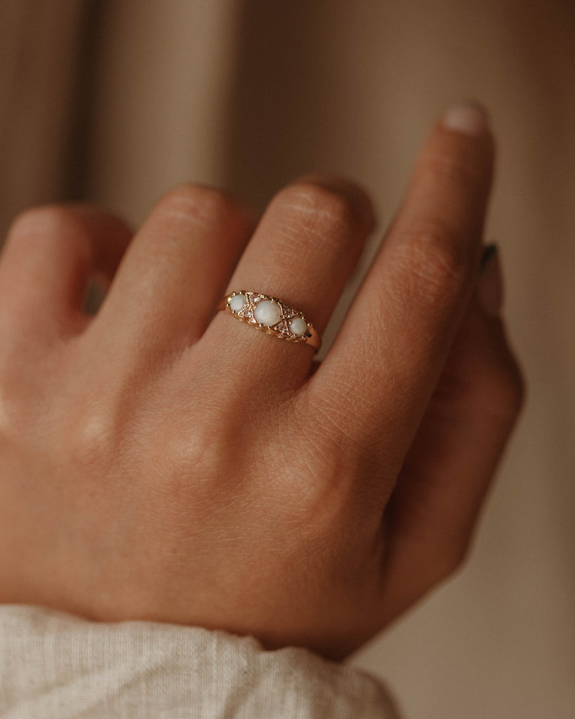 Phoebe 1985 9ct Gold Opal Trilogy Ring