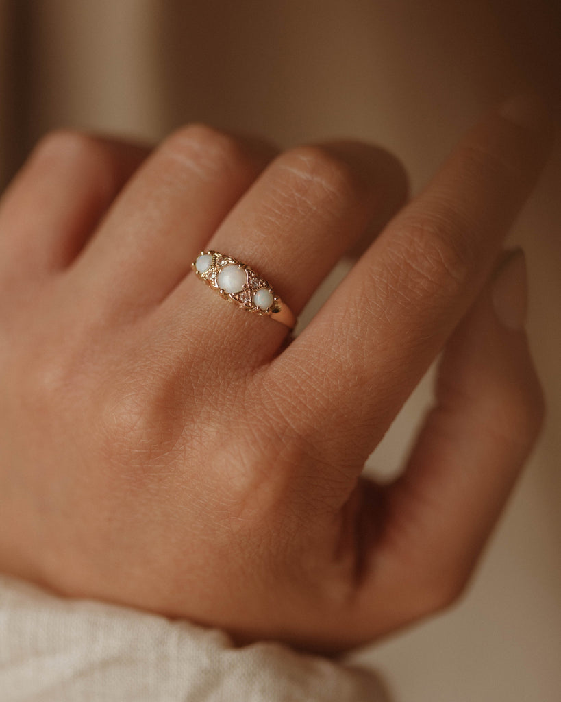 Phoebe 1985 9ct Gold Opal Trilogy Ring