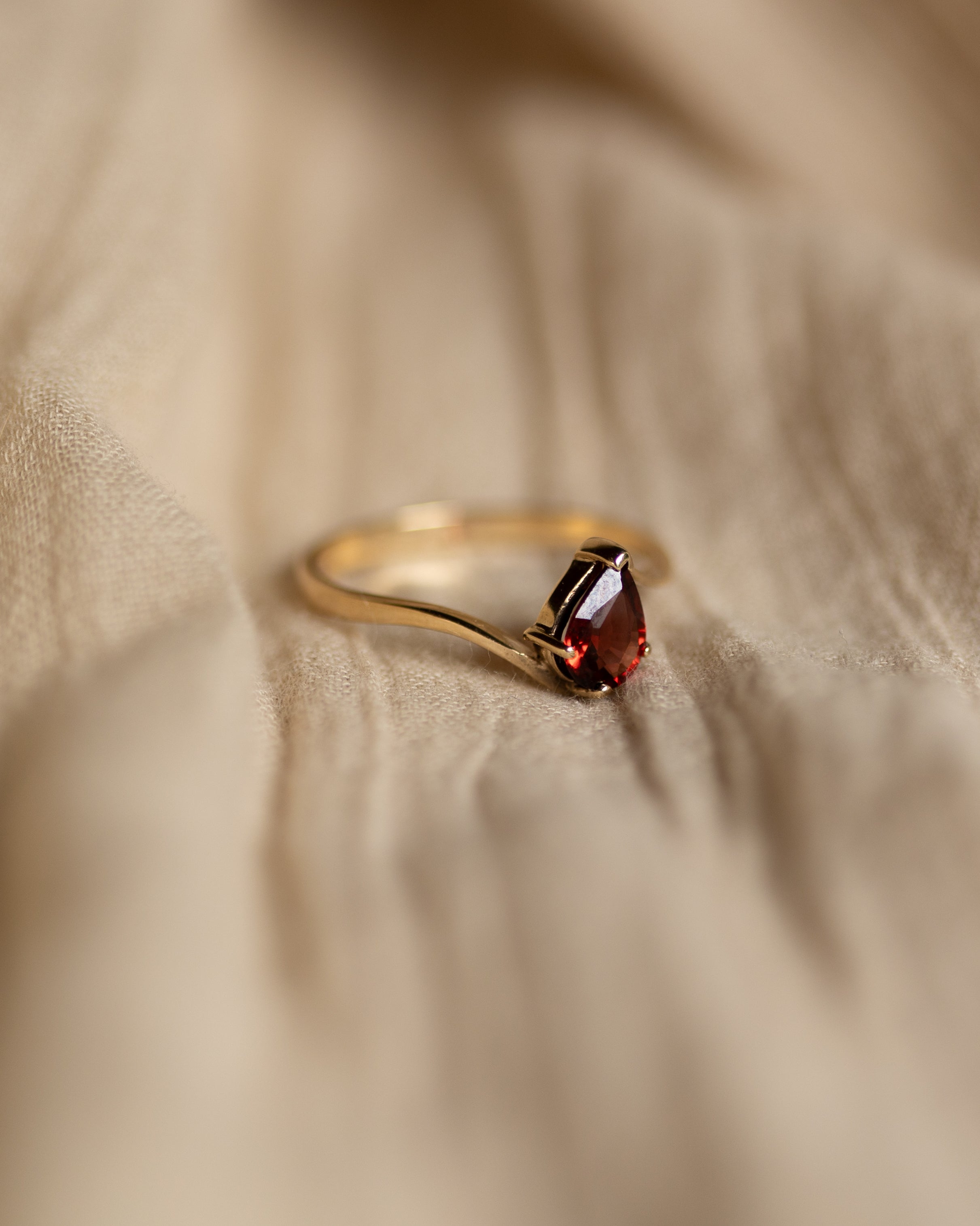 Beryl 1987 Vintage 9ct Gold Pear Cut Garnet Ring