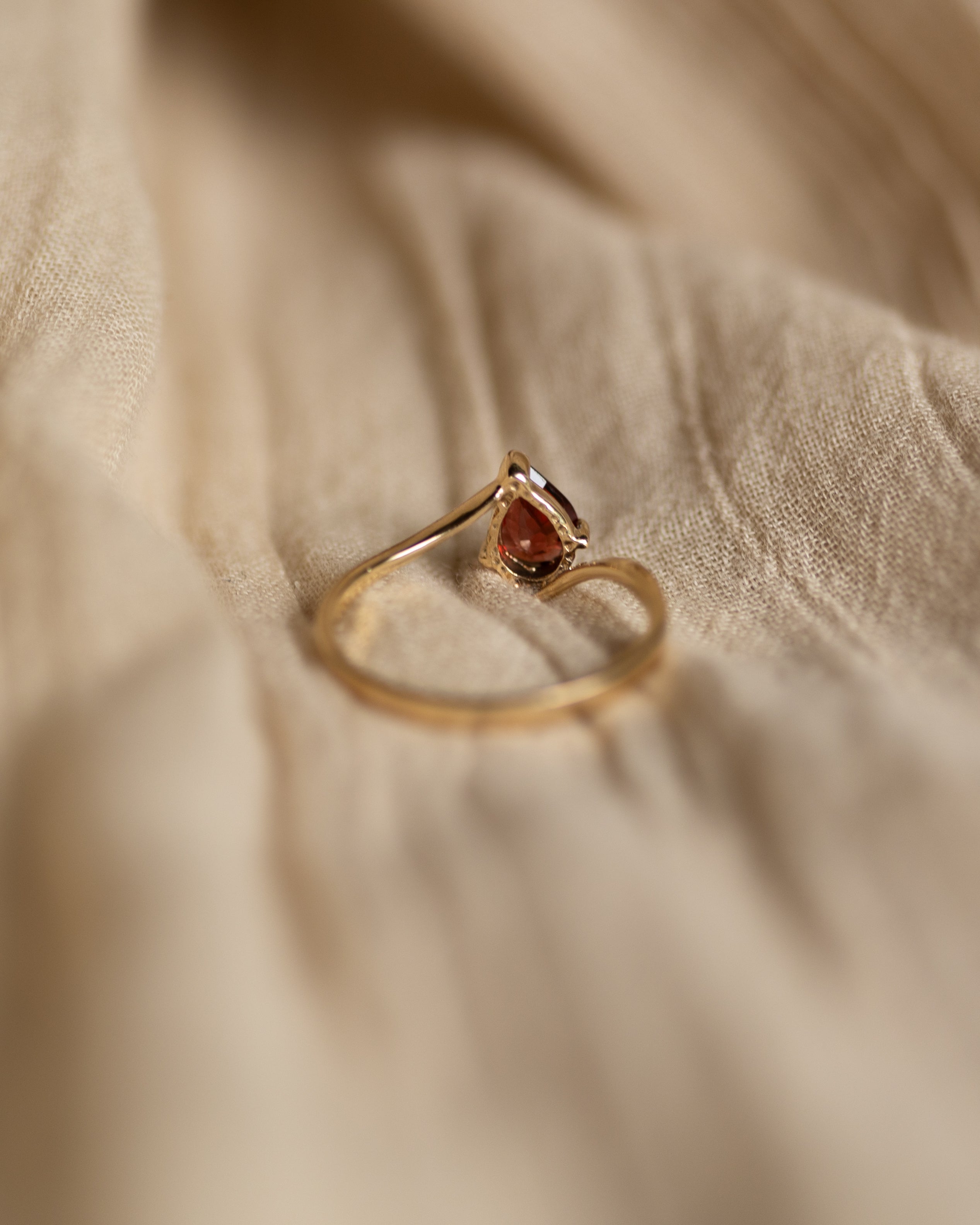 Beryl 1987 Vintage 9ct Gold Pear Cut Garnet Ring