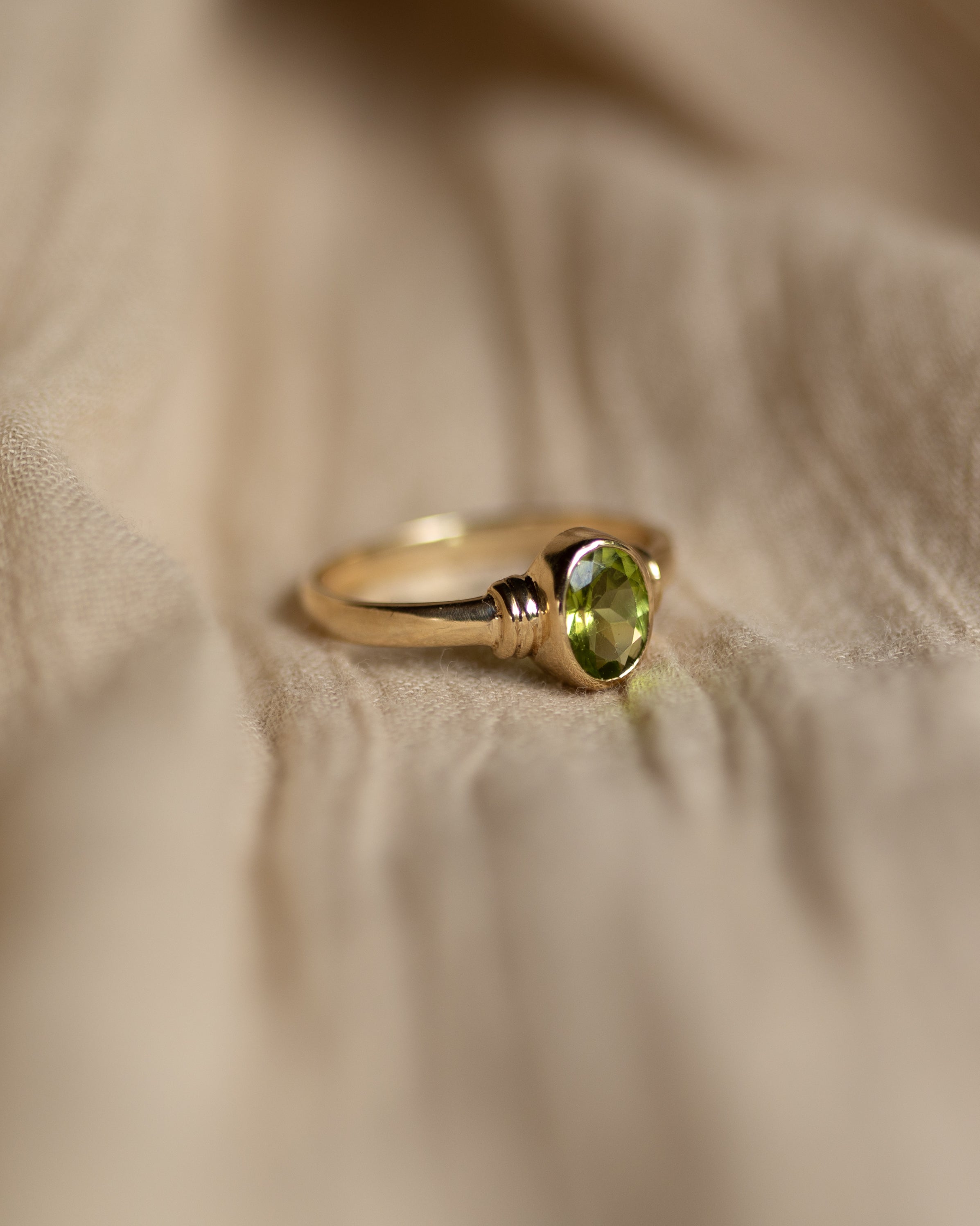 Darcy 1990 Vintage 9ct Gold Peridot Solitaire Ring