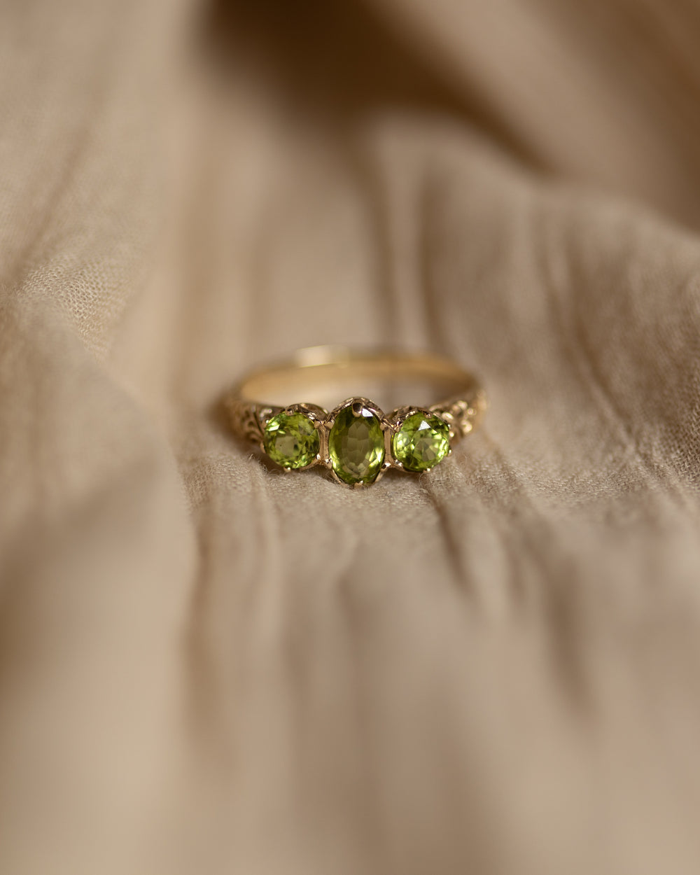 Jessamine 1993 Vintage 9ct Gold Peridot Trilogy Ring