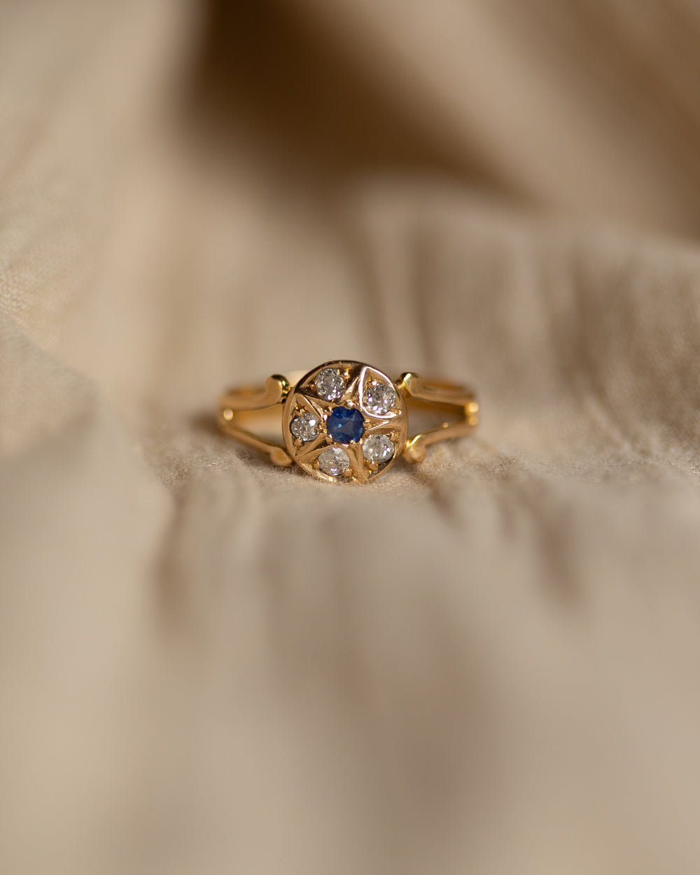 Bronte Antique 18ct Gold Sapphire & Diamond Star Cluster Ring
