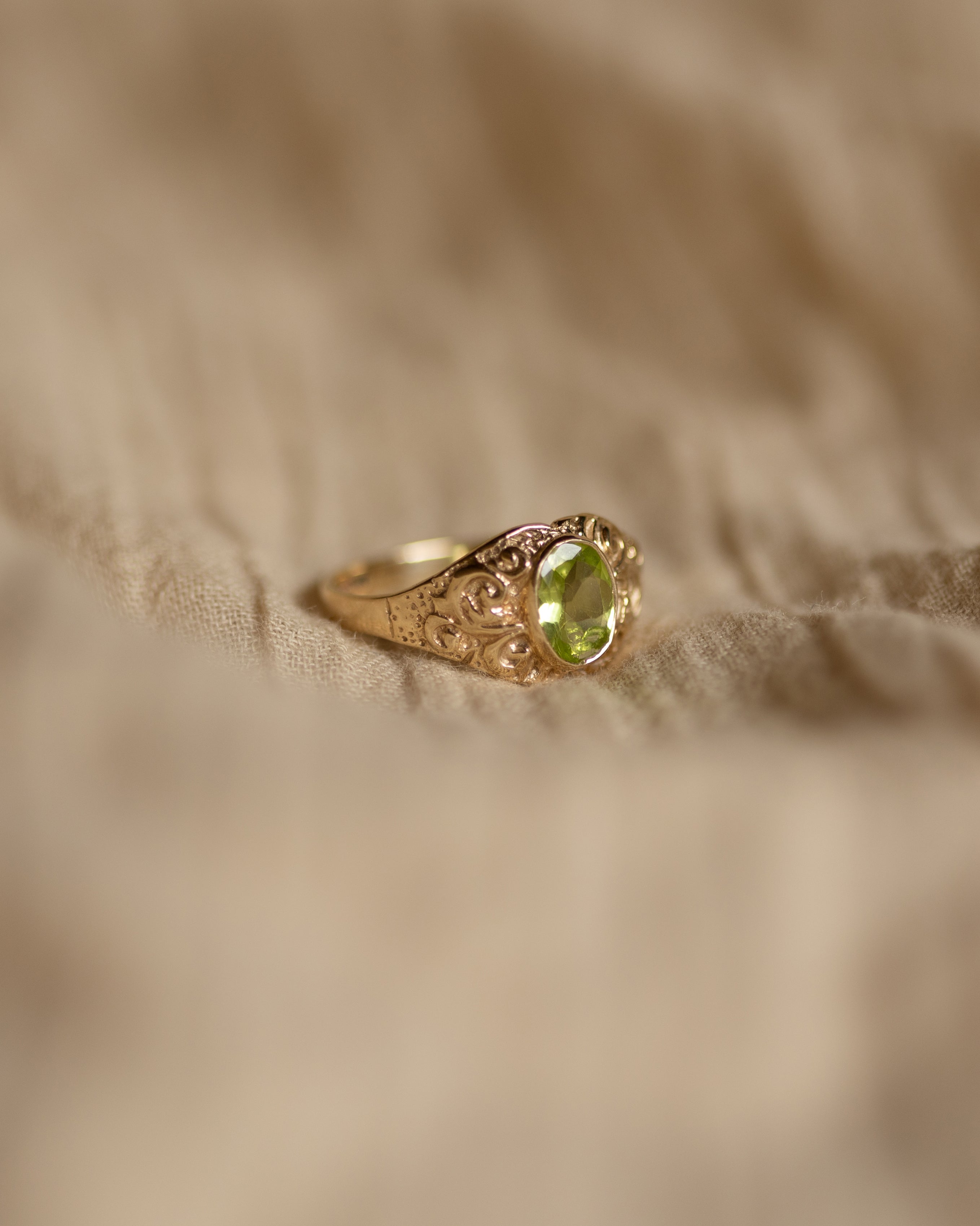 Dorette Vintage 9ct Gold Peridot Ring