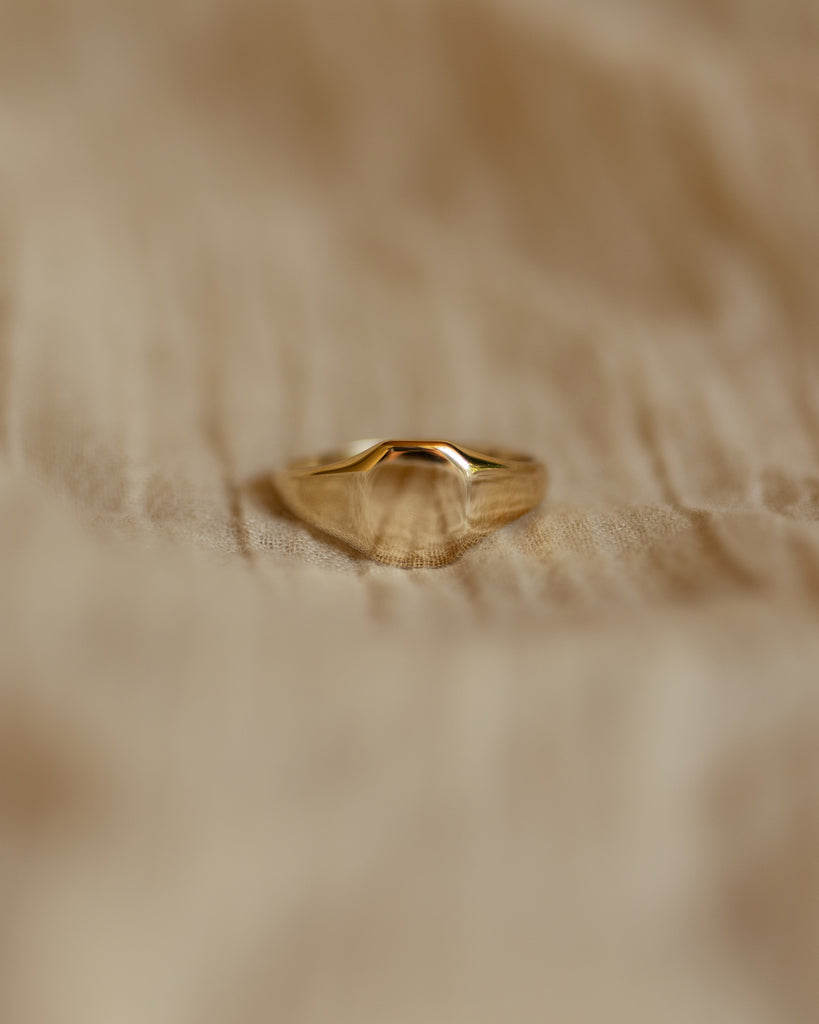 Peggy 1942 Vintage 9ct Gold Signet Ring