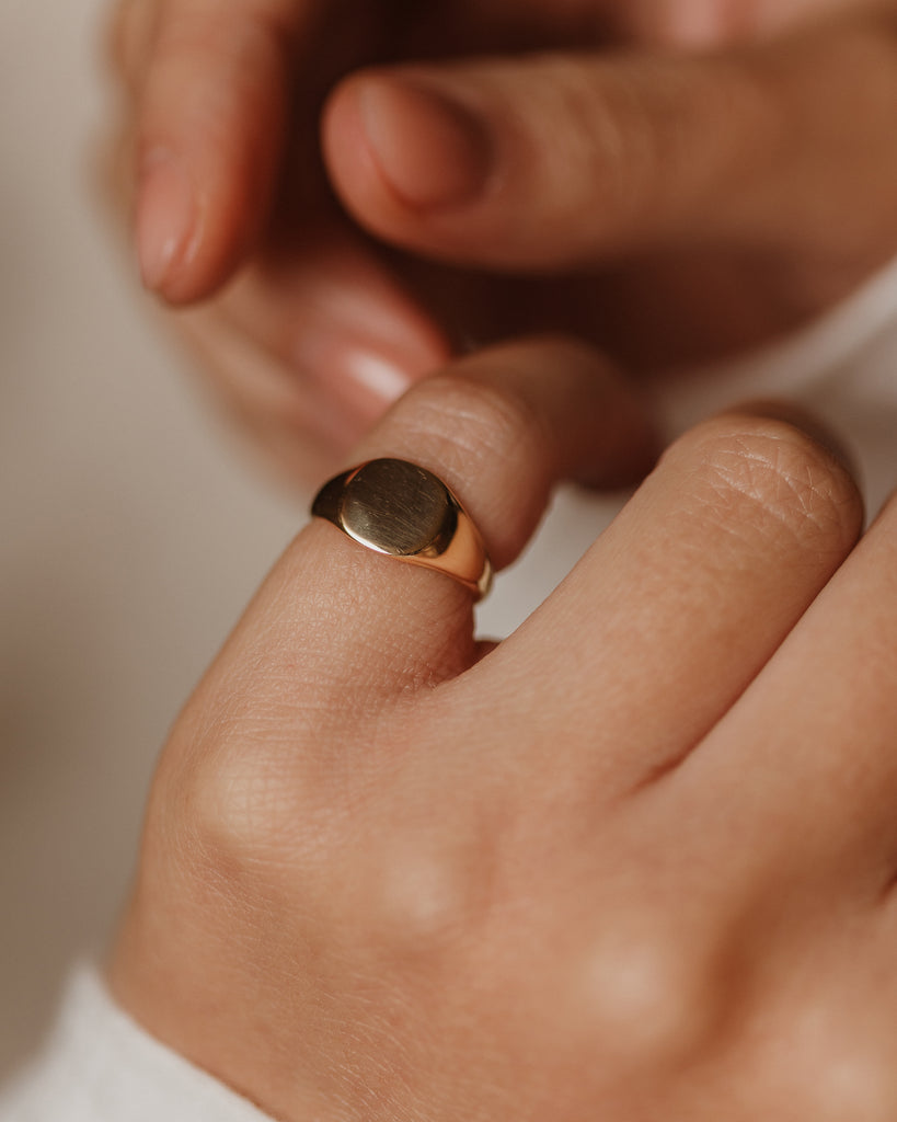 Victorian 18ct Gold Signet ring (400X) | The Antique