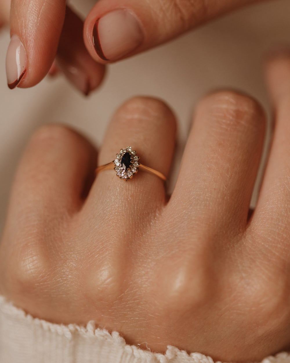 Quinn 1987 Vintage 9ct Gold Sapphire & Diamond Cluster Ring