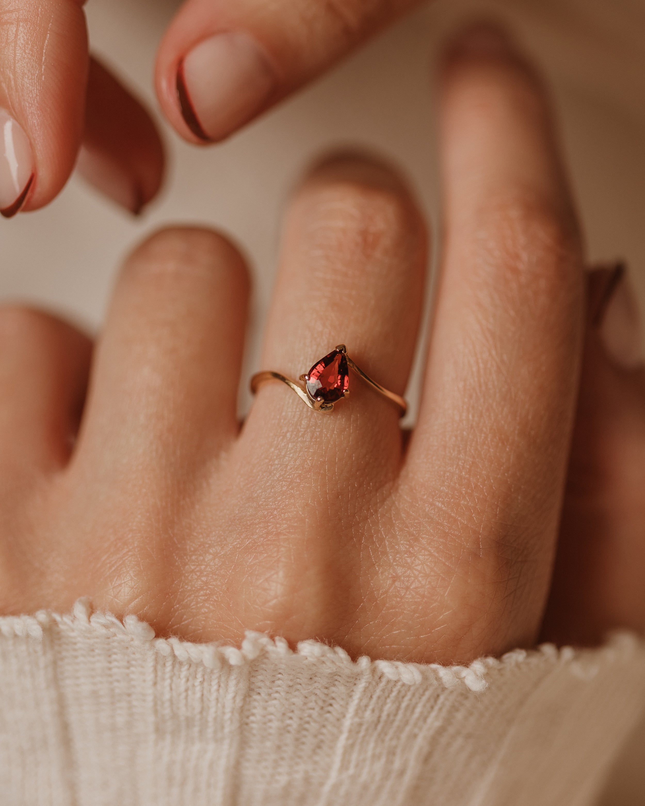 Beryl 1987 Vintage 9ct Gold Pear Cut Garnet Ring