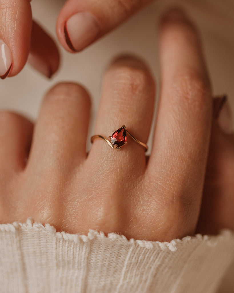 Beryl 1987 Vintage 9ct Gold Pear Cut Garnet Ring