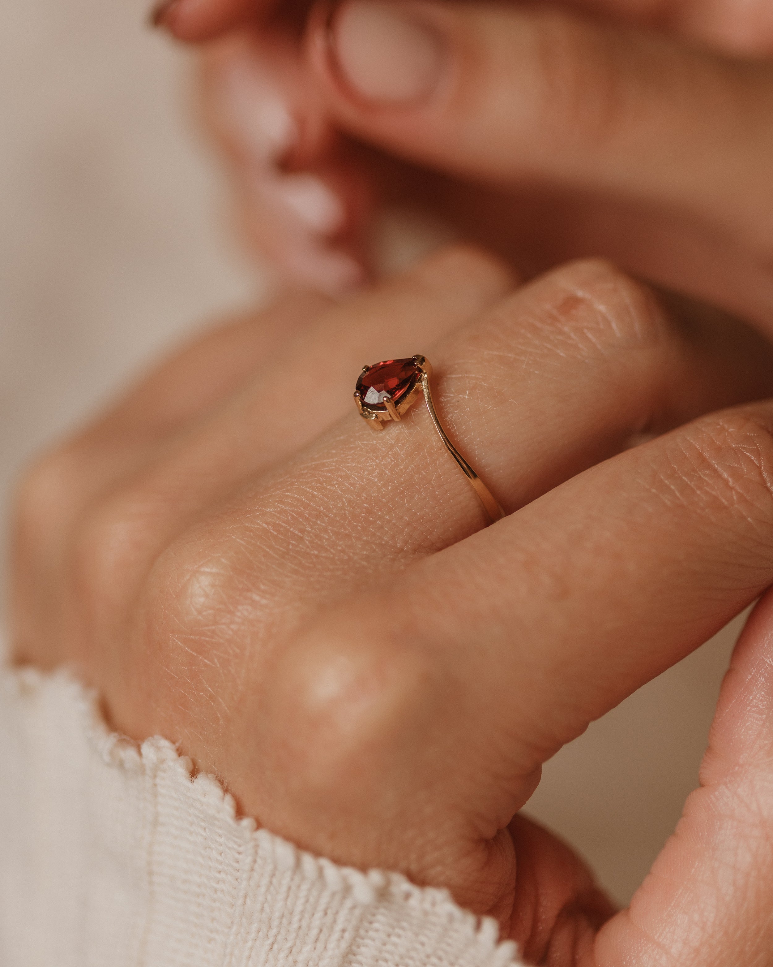Beryl 1987 Vintage 9ct Gold Pear Cut Garnet Ring