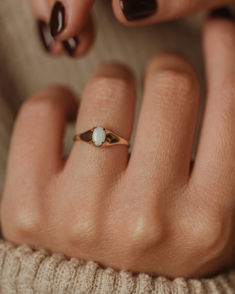 Jeanette 1976 Vintage 9ct Gold Opal Single Stone Ring