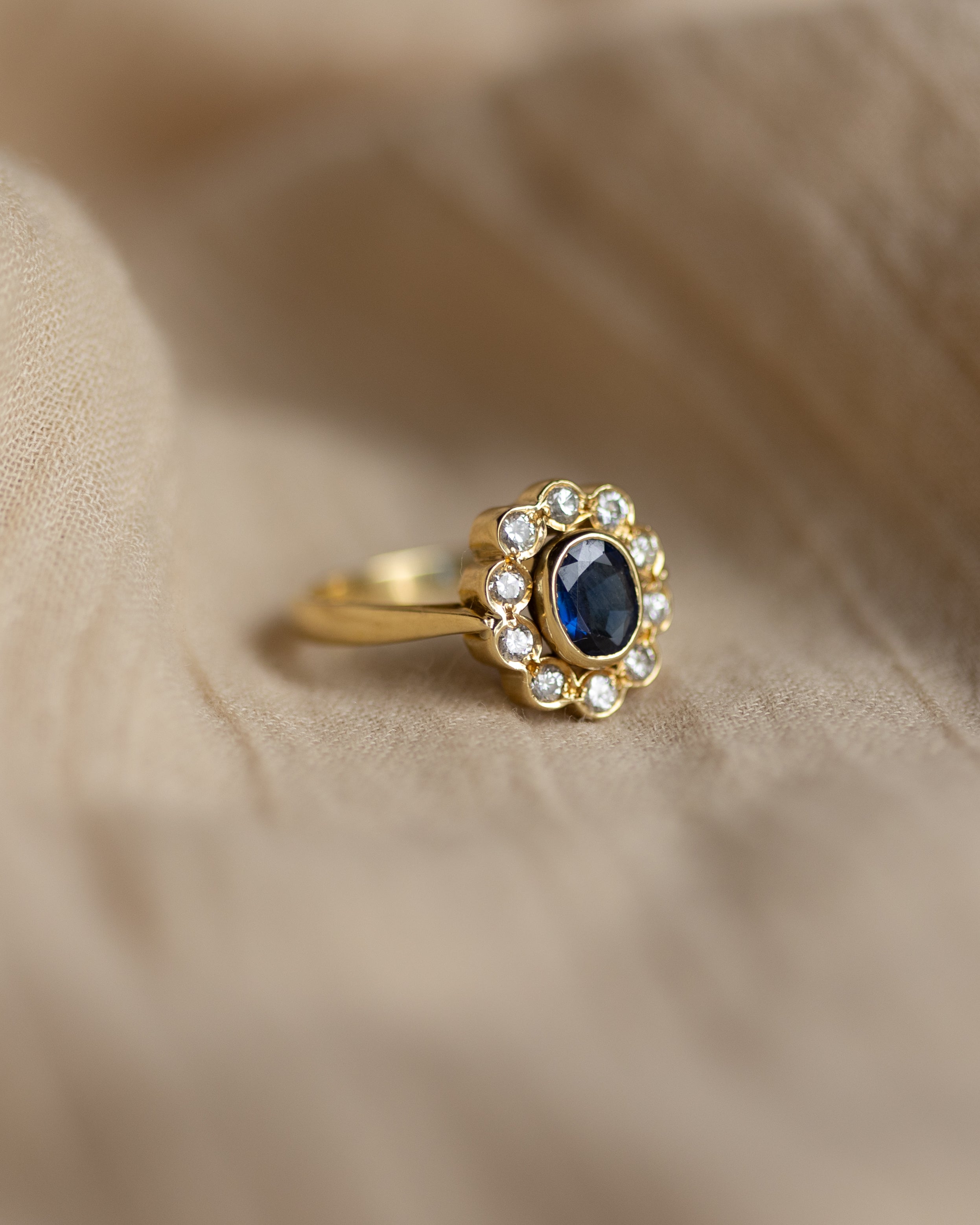 Carlotta Vintage 18ct Gold Sapphire & Diamond Cluster Ring