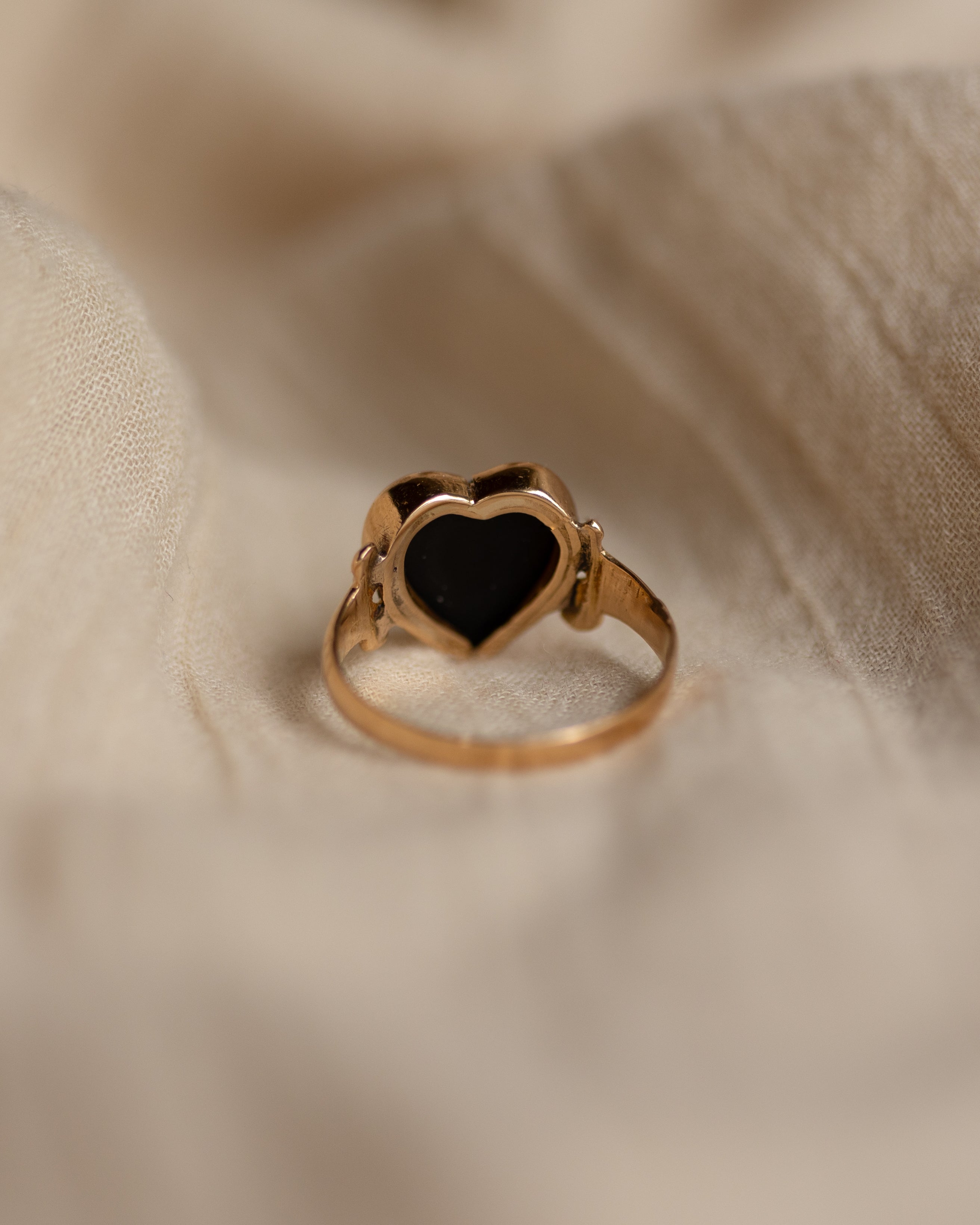 Mairead Antique 15ct Gold Heart-Shaped Sardonyx Ring