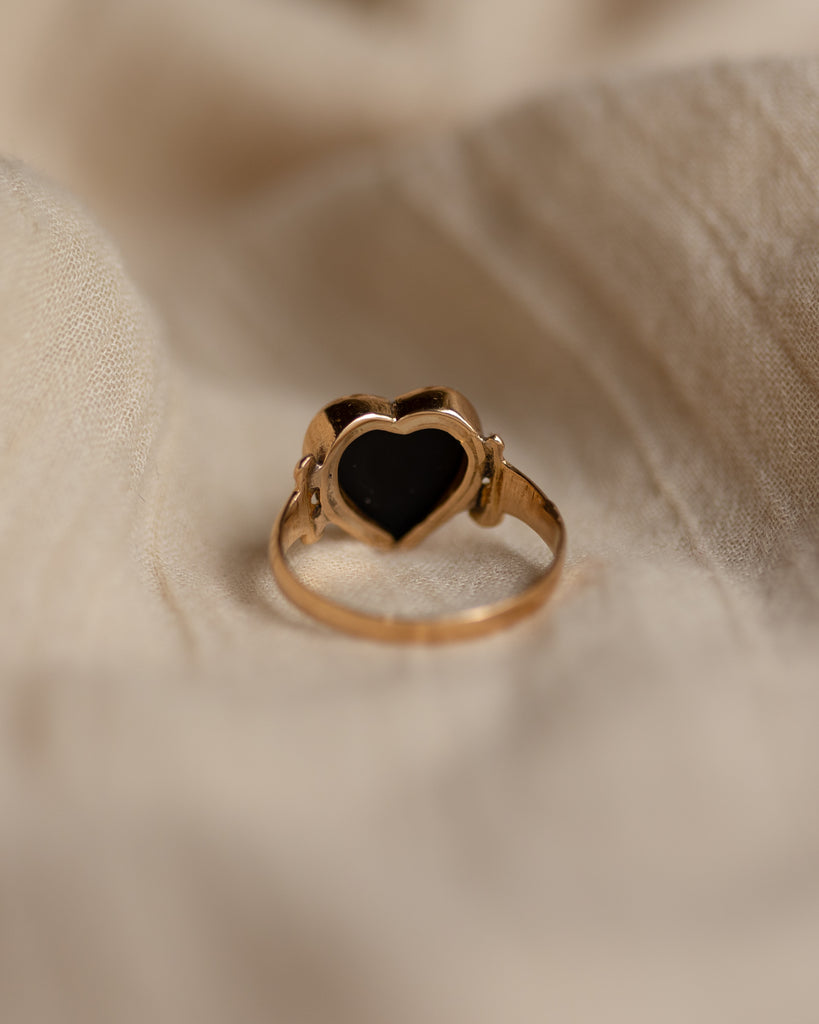 Mairead Antique 15ct Gold Heart-Shaped Sardonyx Ring