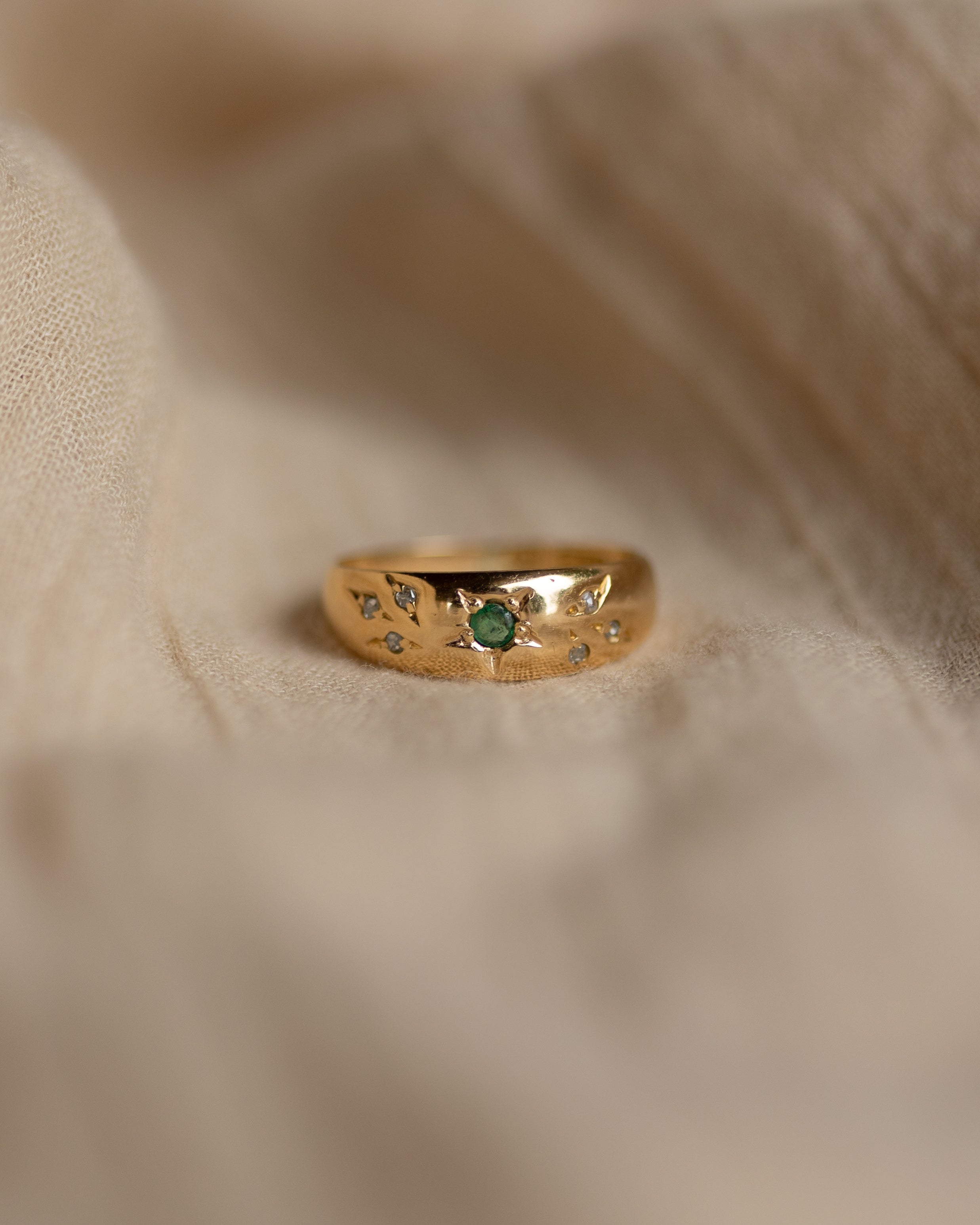 Primrose Antique 18ct Gold Star Set Emerald & Diamond Ring