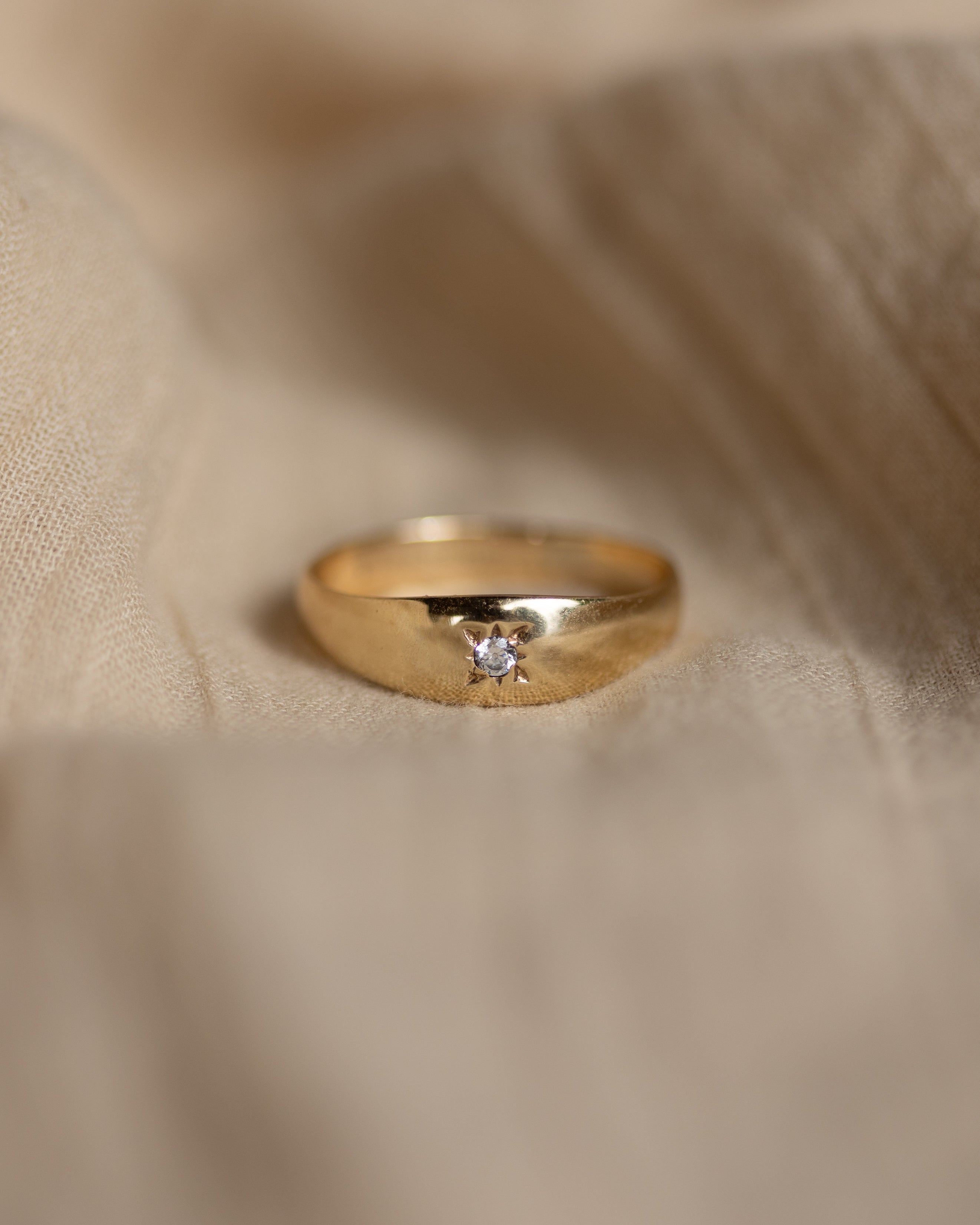 Carmen Vintage 9ct Gold Star Set Diamond Ring