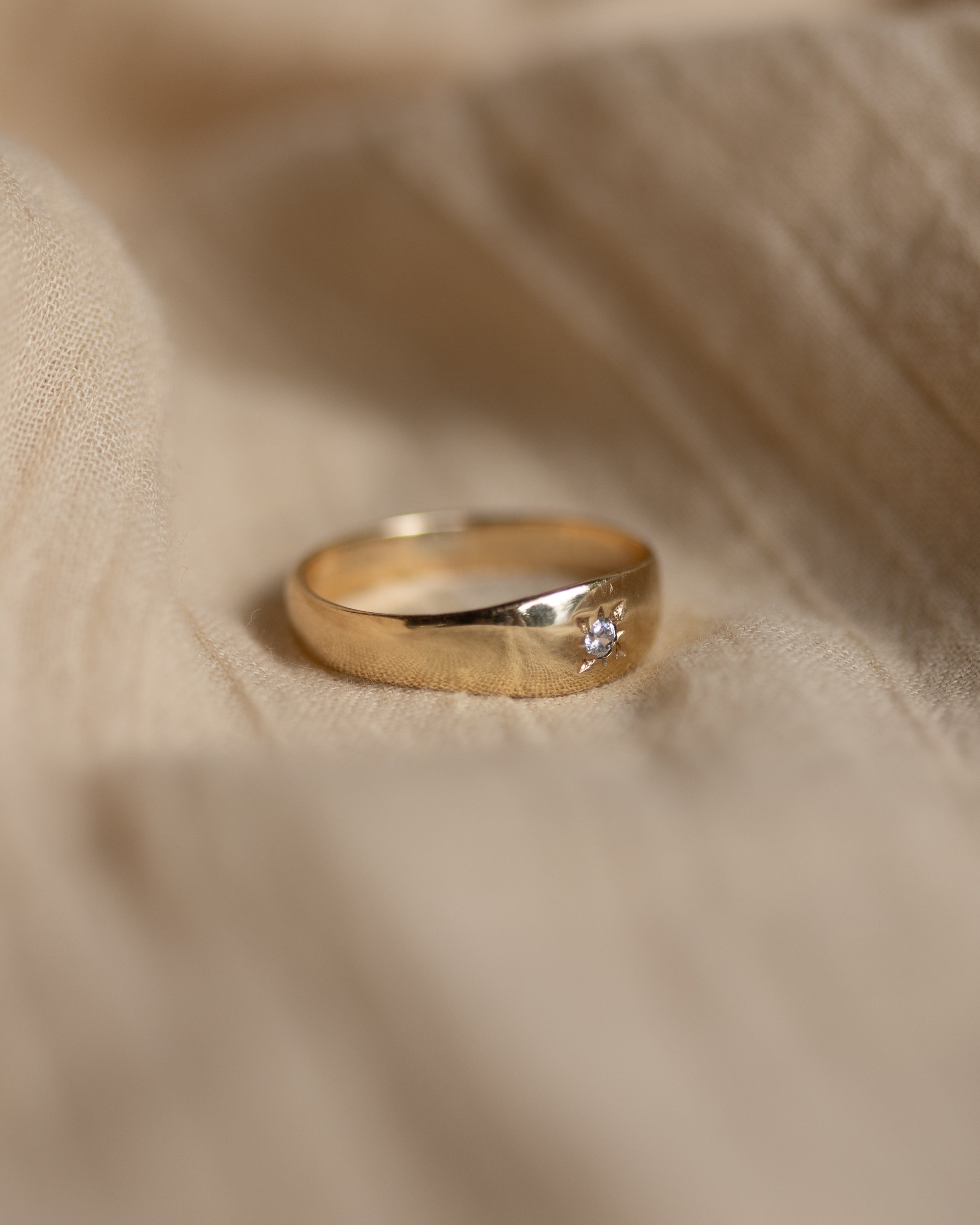 Carmen Vintage 9ct Gold Star Set Diamond Ring