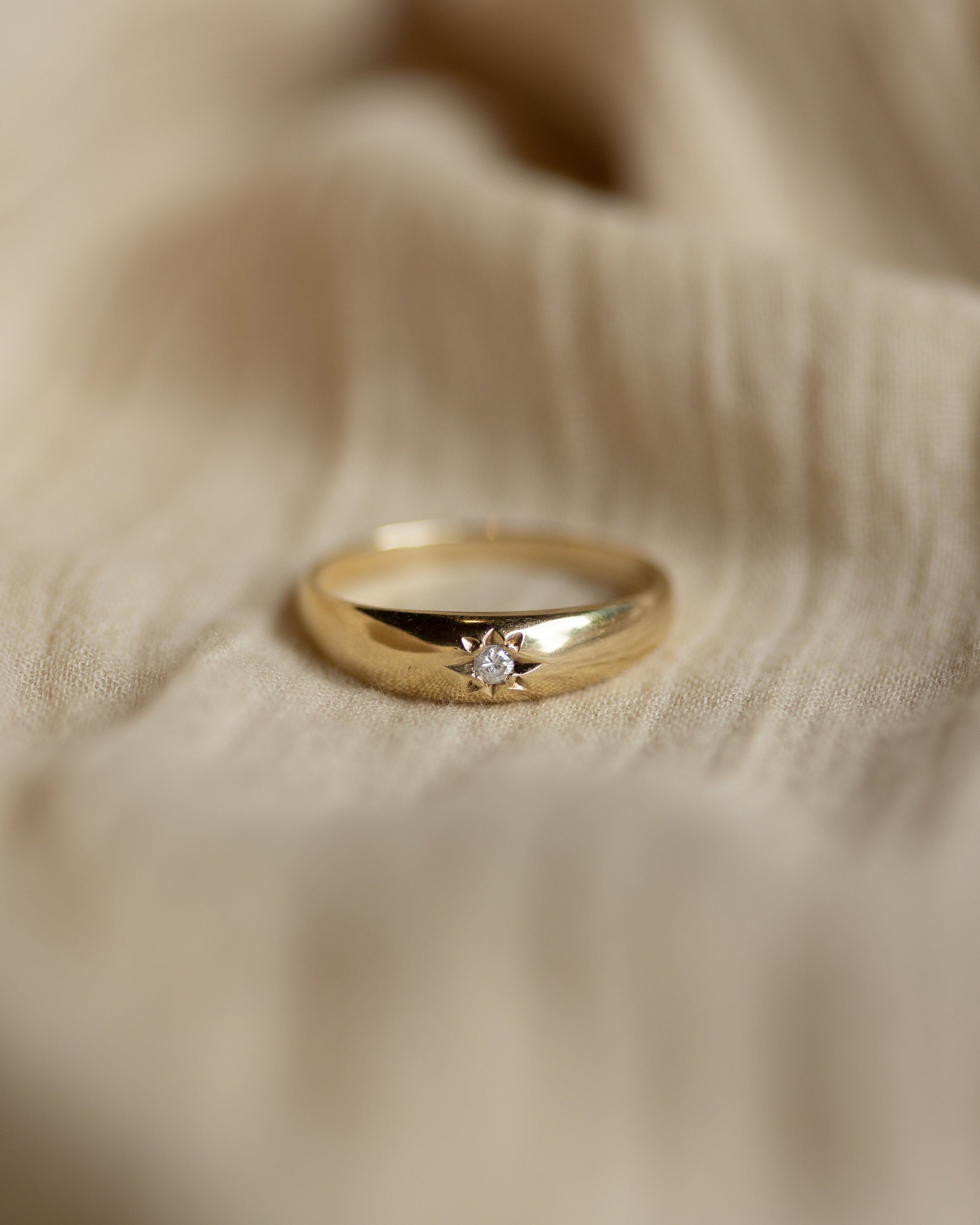 Image of Simone 1990 Vintage 9ct Gold Star Set Diamond Ring