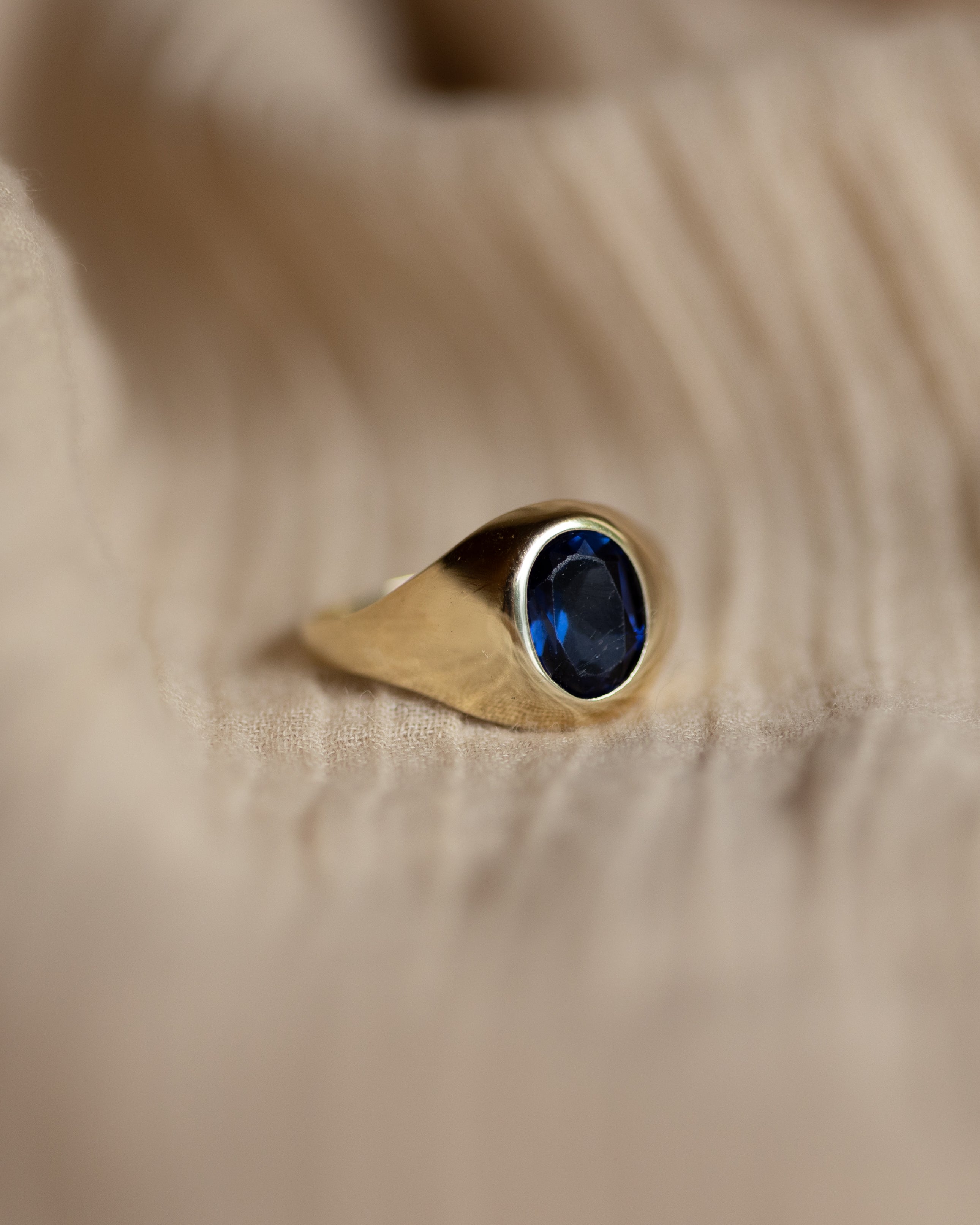 Colette Vintage 9ct Gold Single Stone Sapphire Signet Ring