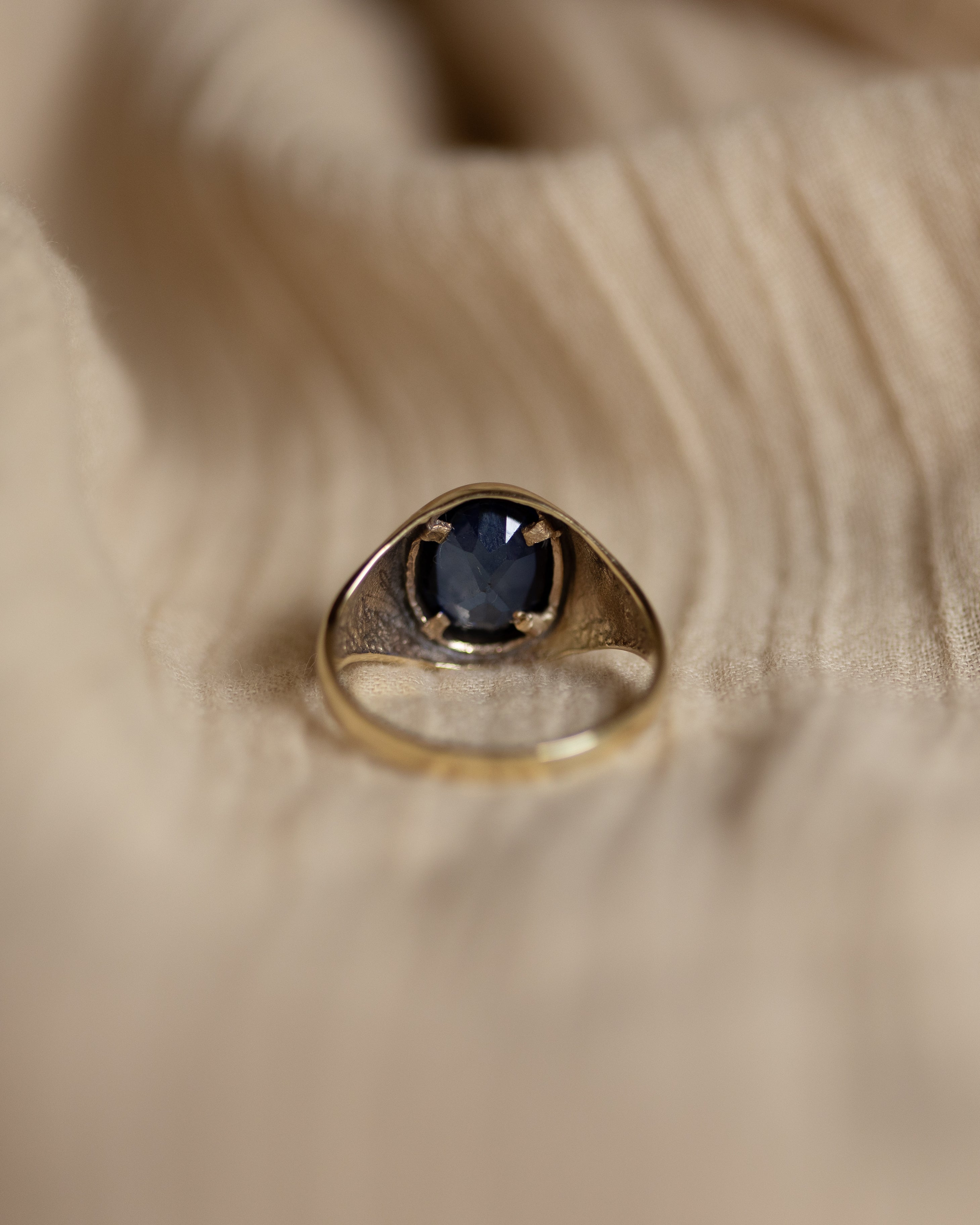 Colette Vintage 9ct Gold Single Stone Sapphire Signet Ring