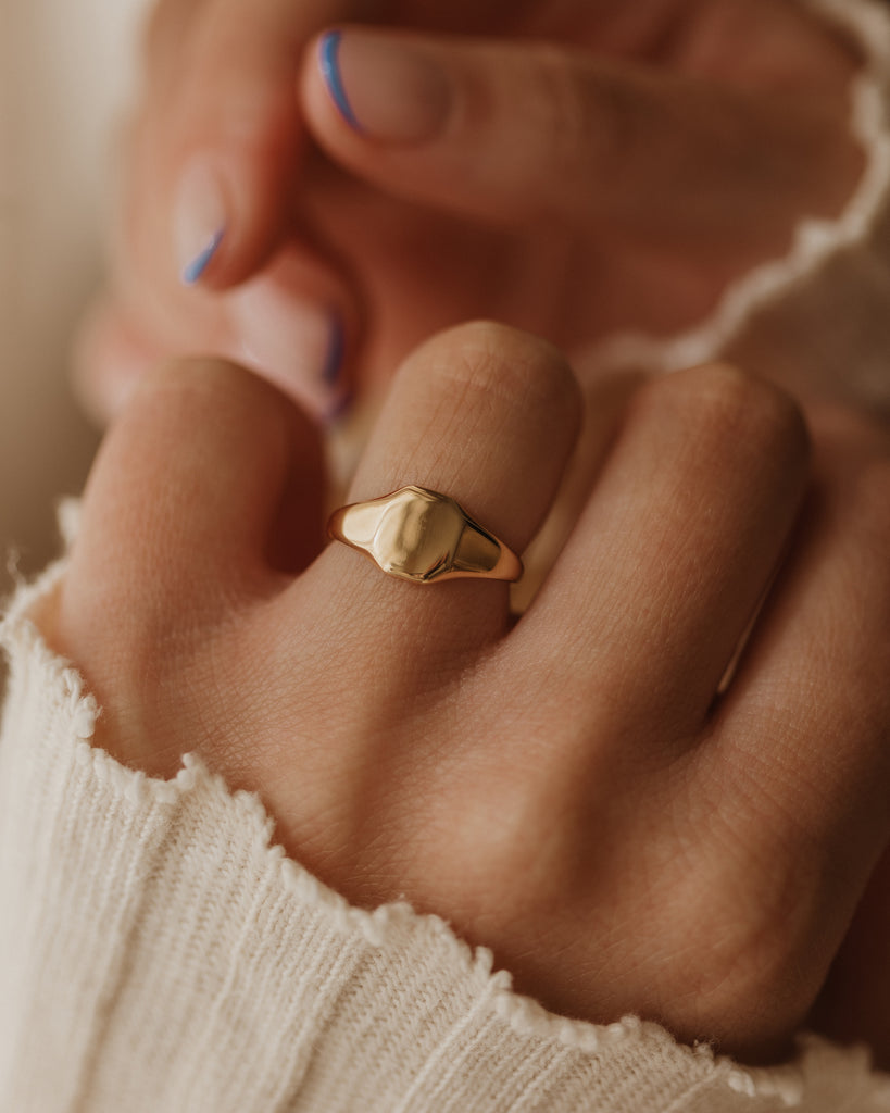 Peggy 1942 Vintage 9ct Gold Signet Ring