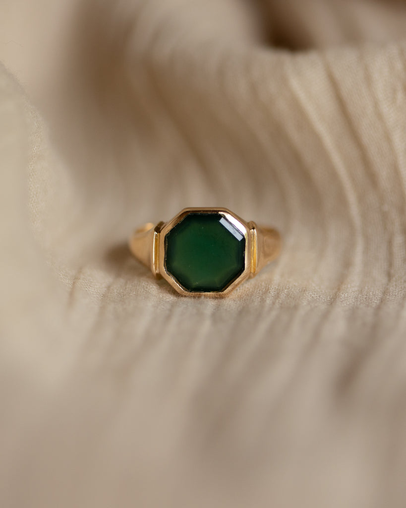 Olga 1931 Vintage 9ct Gold Chrysoprase Signet Ring