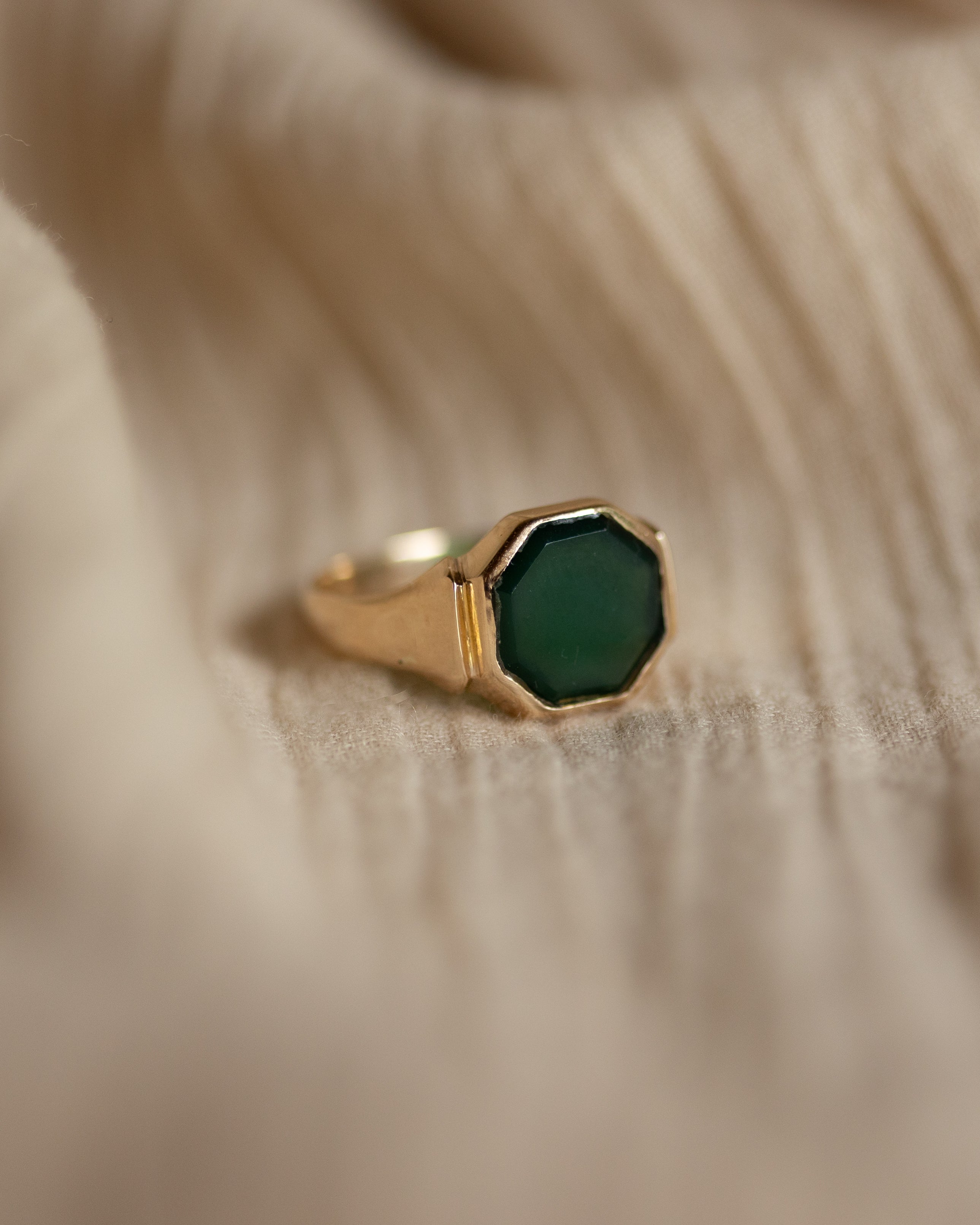 Olga 1931 Vintage 9ct Gold Chrysoprase Signet Ring