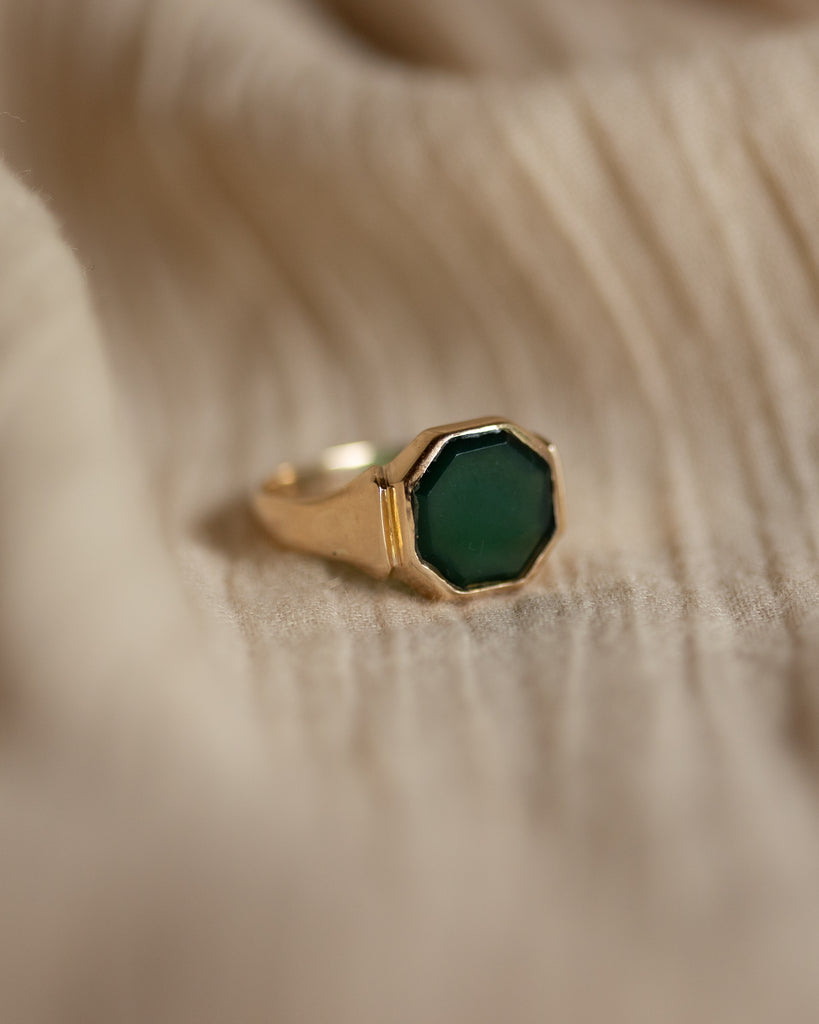 Olga 1931 Vintage 9ct Gold Chrysoprase Signet Ring